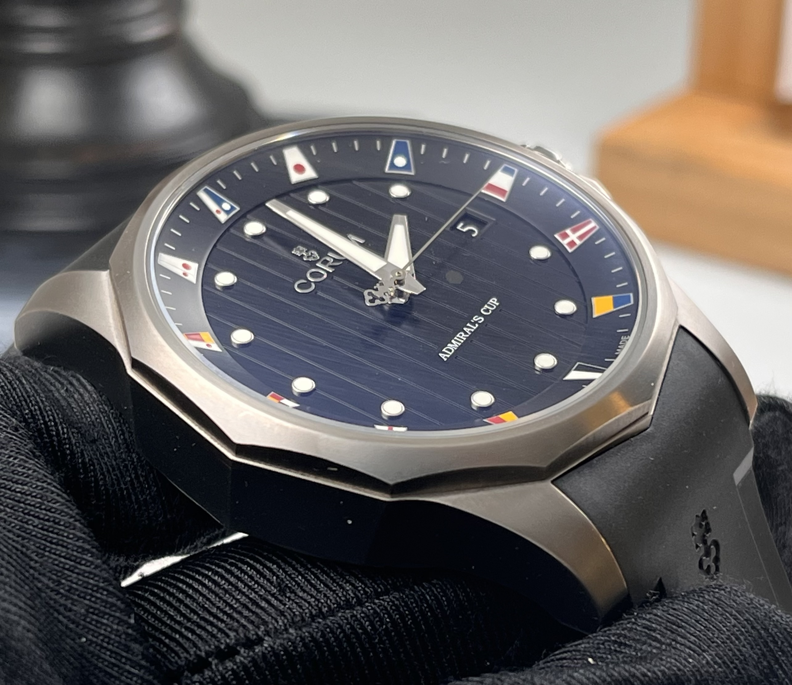 Corum A403 / 02905 detail 4