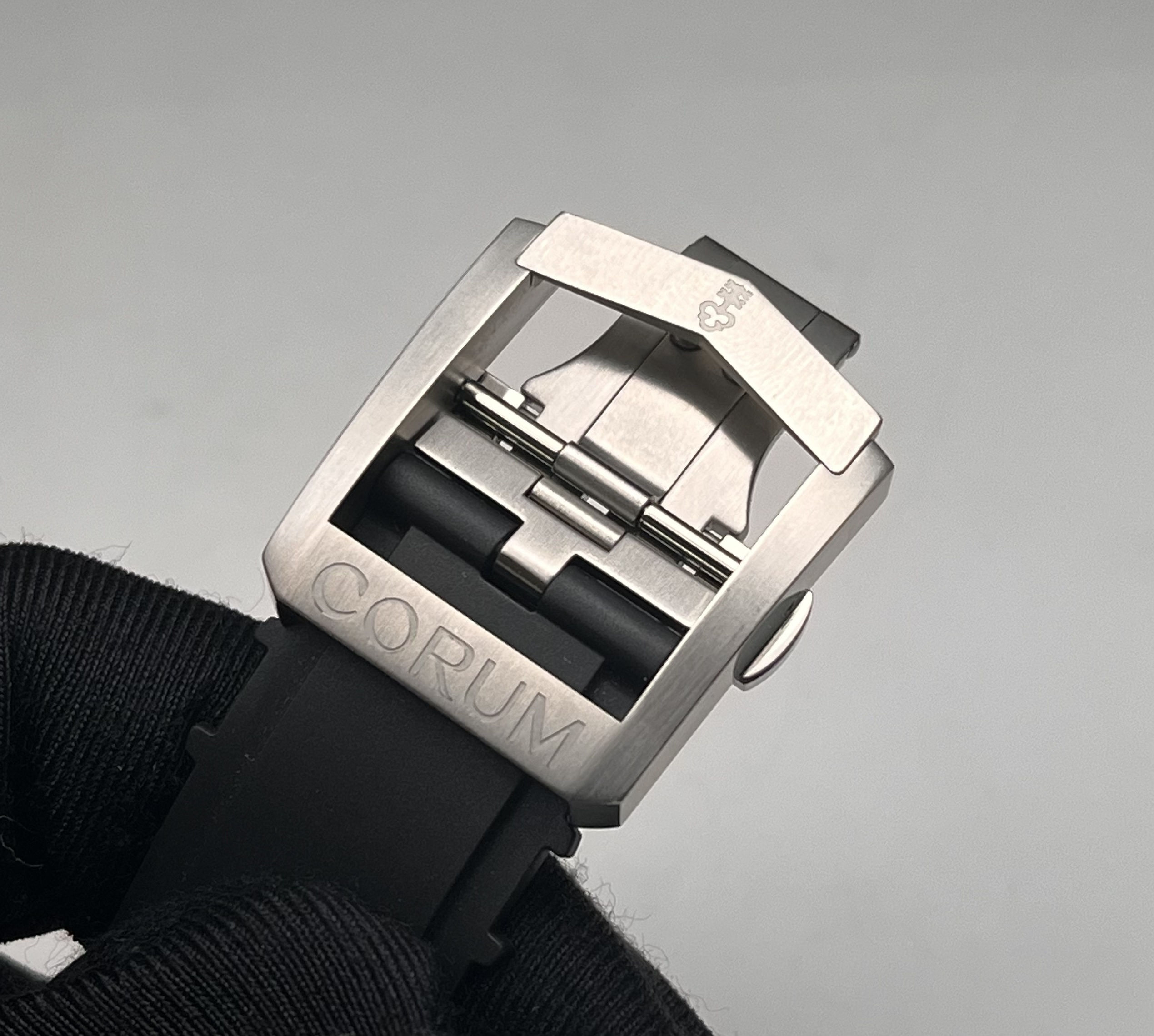 Corum A403 / 02905 detail 5