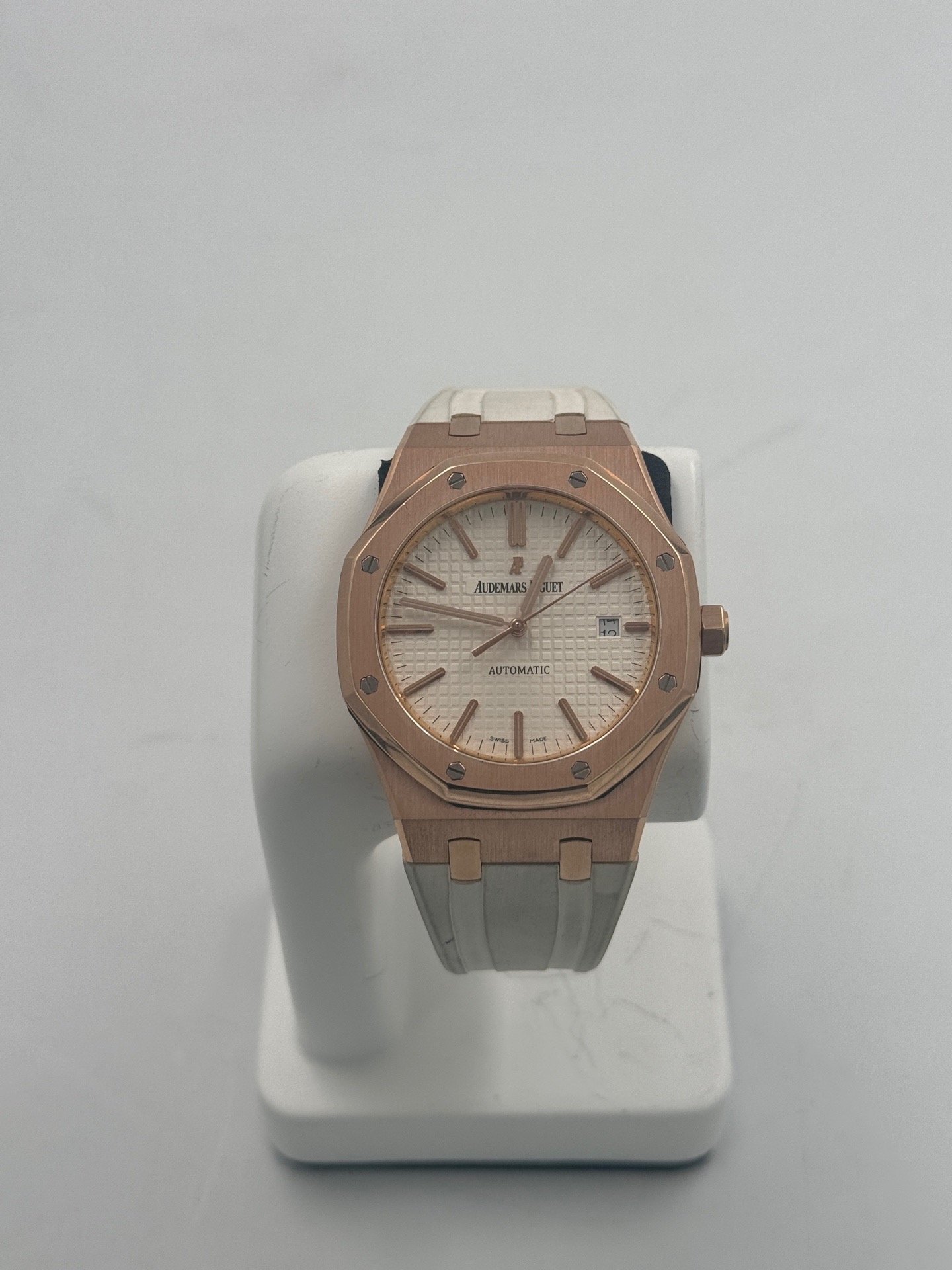 Audemars Piguet 15400OR.OO.D088CR.01