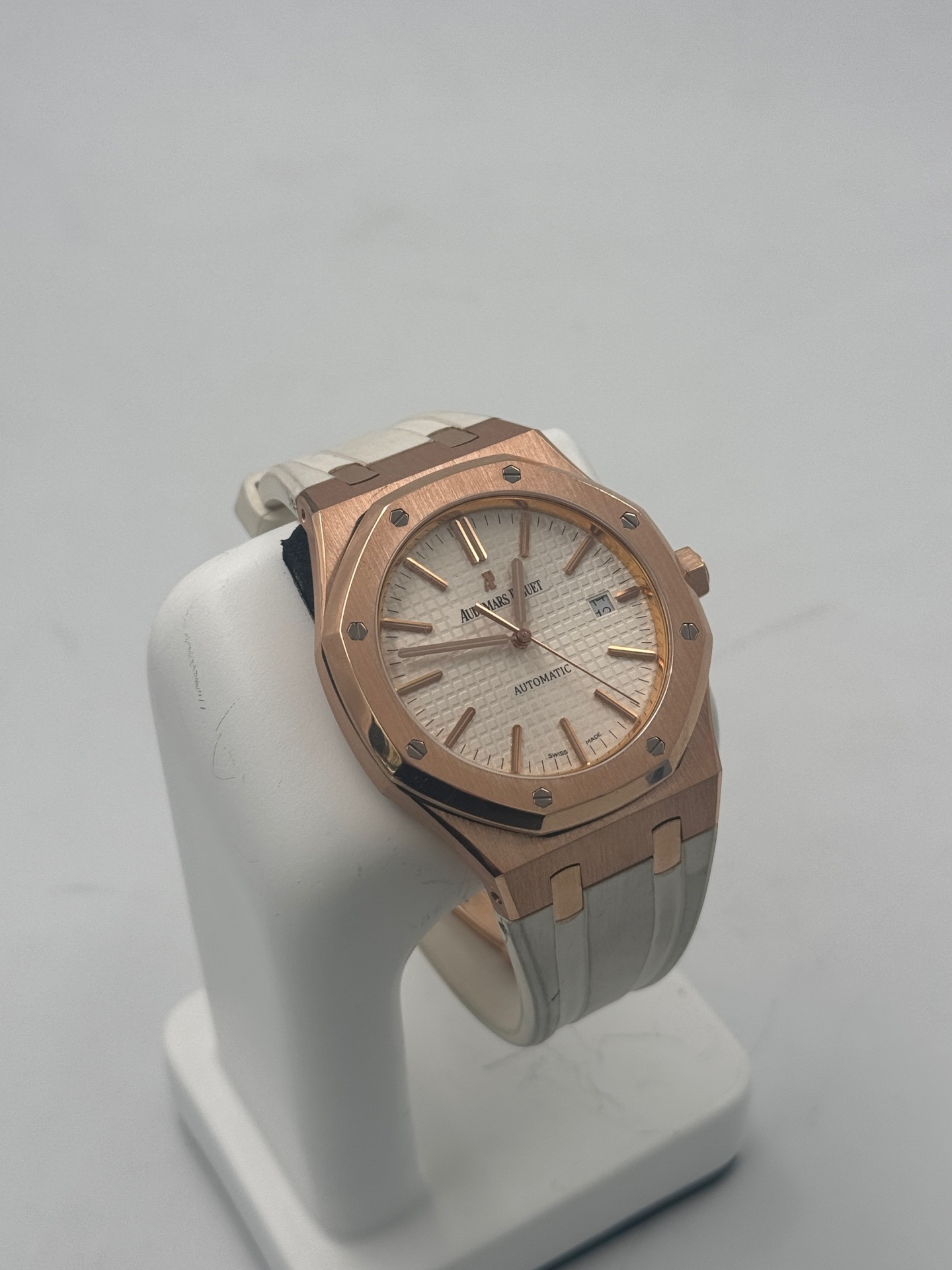 Audemars Piguet 15400OR.OO.D088CR.01 detail 1