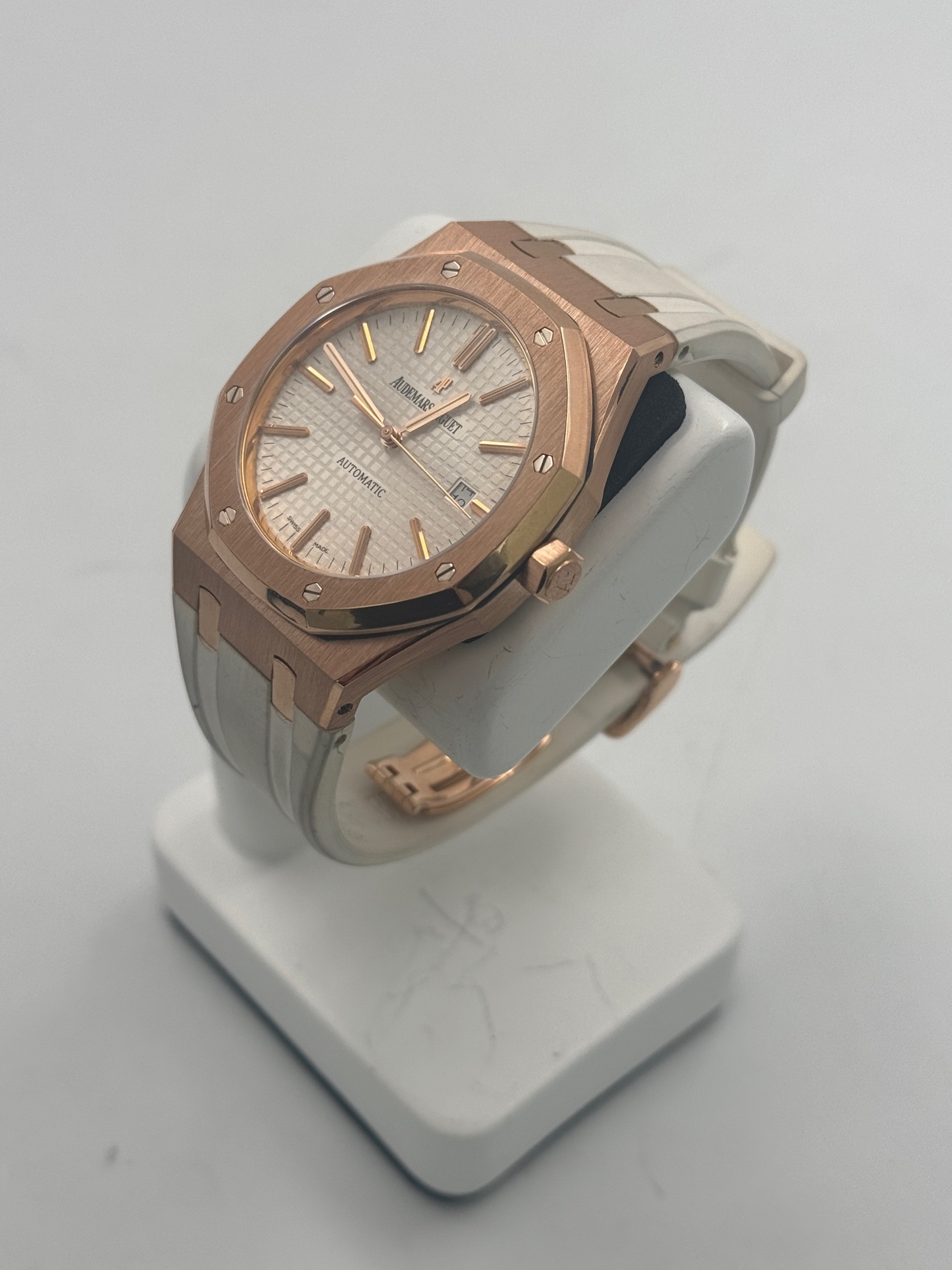 Audemars Piguet 15400OR.OO.D088CR.01 detail 2
