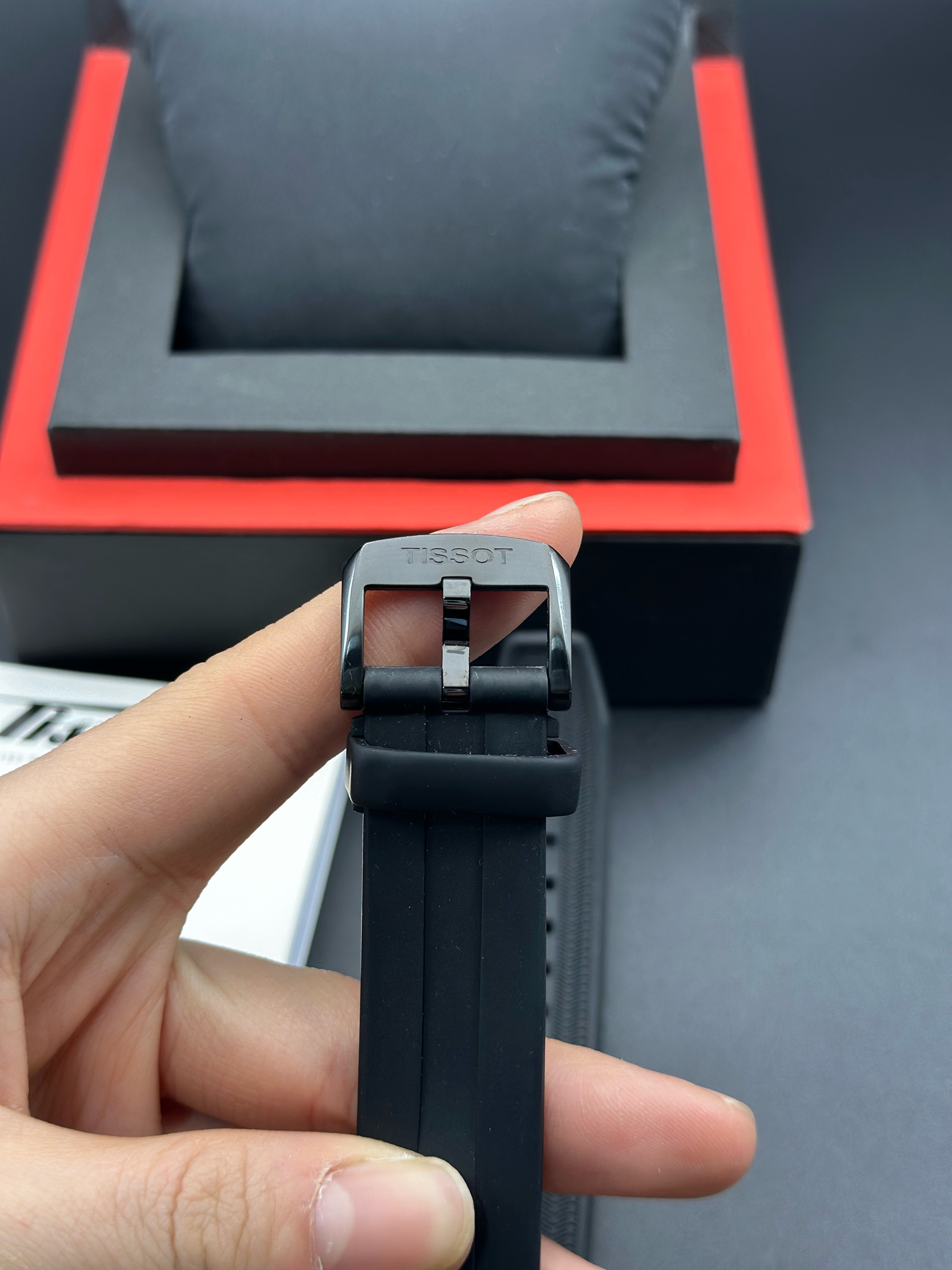 Tissot T120.407.37.051.00 detail 4