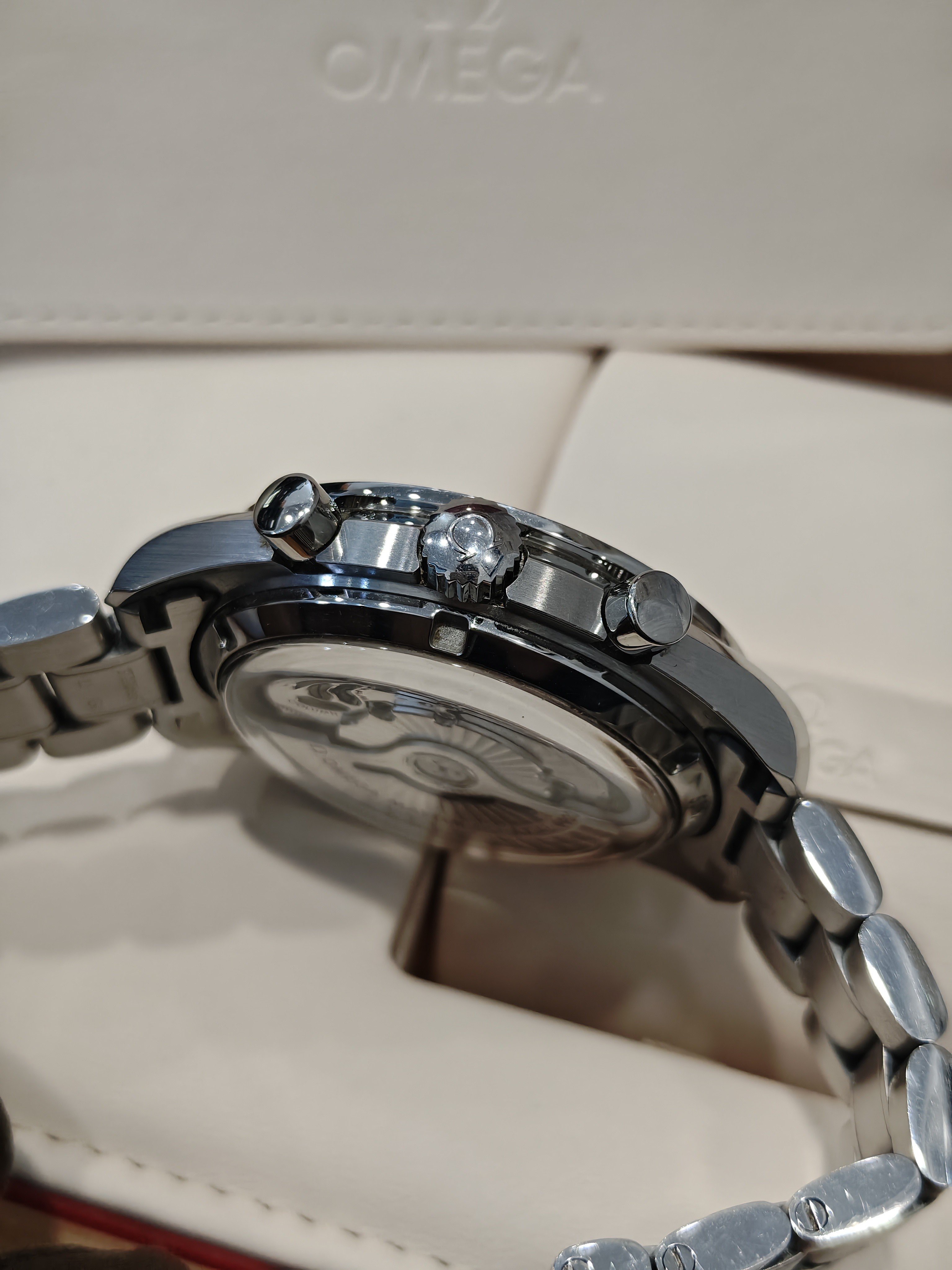Omega 329.30.44.51.04.001 detail 6