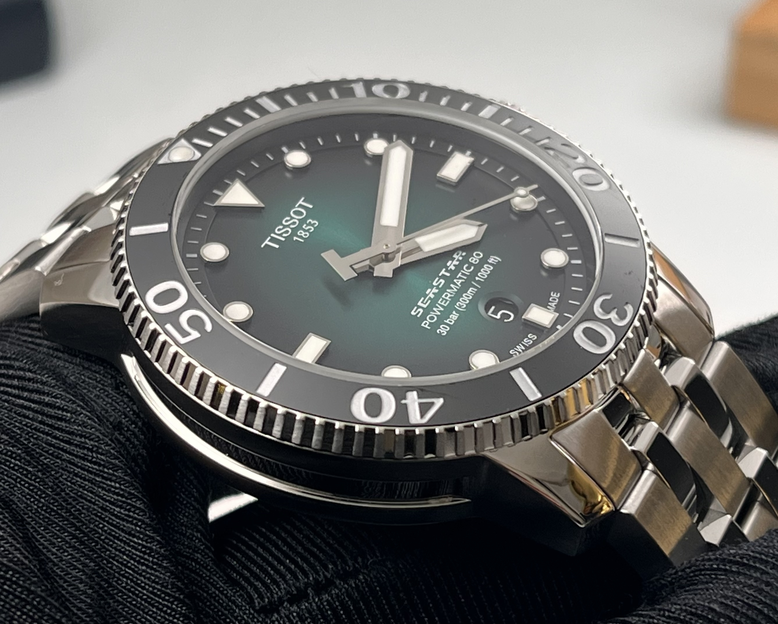 Tissot T120.407.11.091.01 detail 2