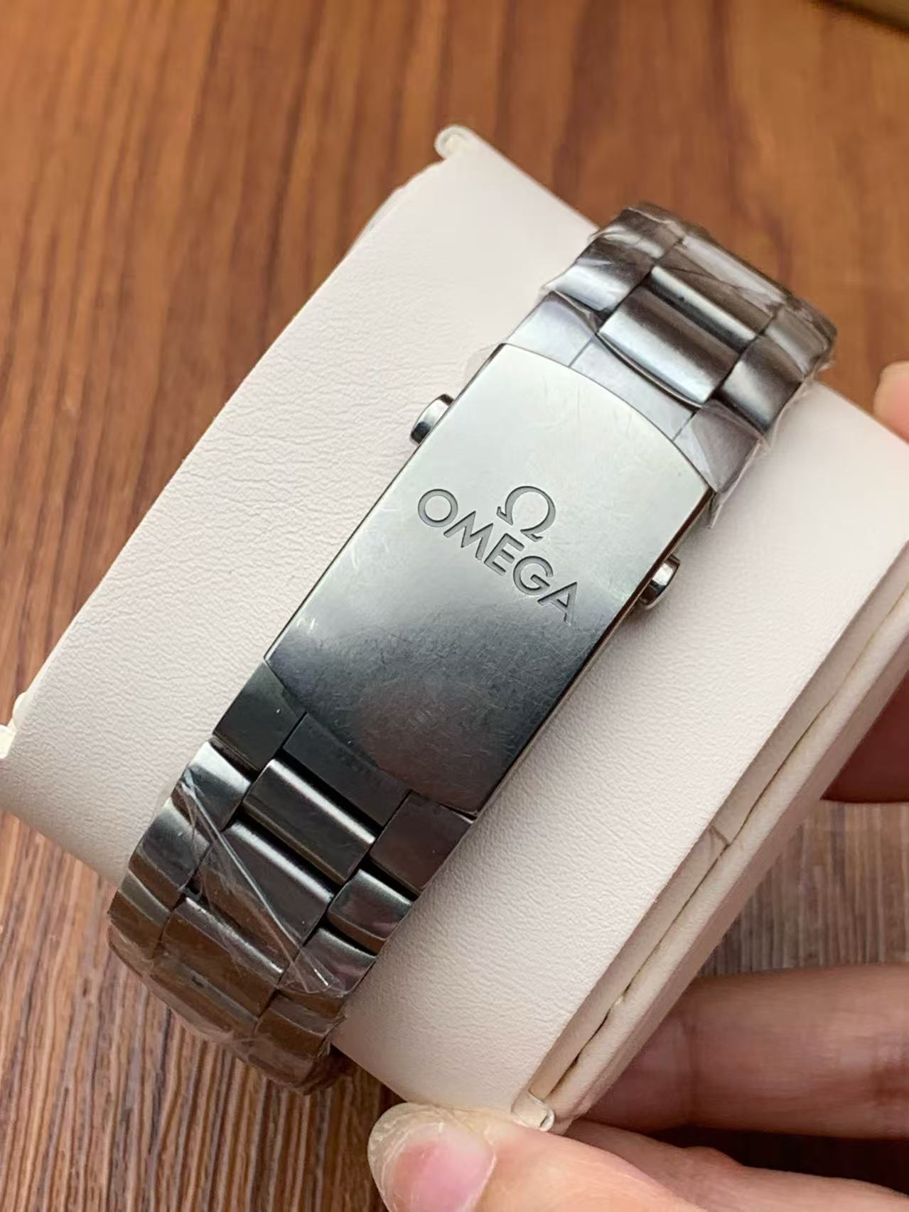 Omega 232.90.46.51.03.001 detail 5