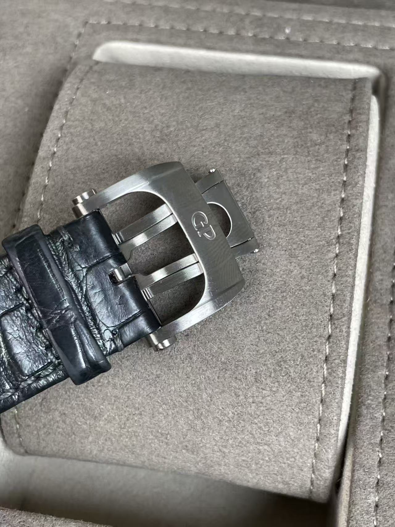 Girard Perregaux 84000-21-001-HB6A detail 6