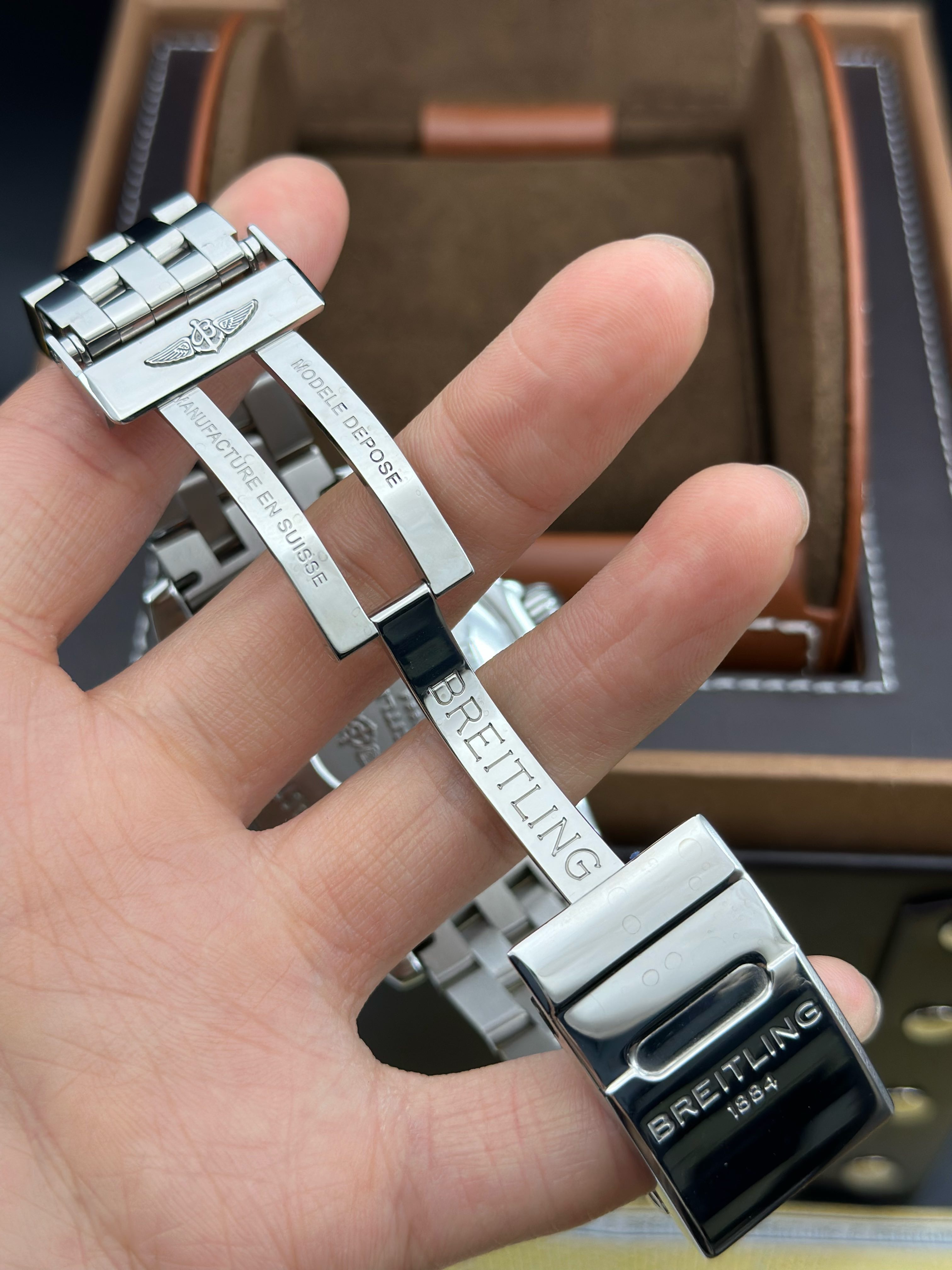 Breitling AB011012.B967.375A detail 4