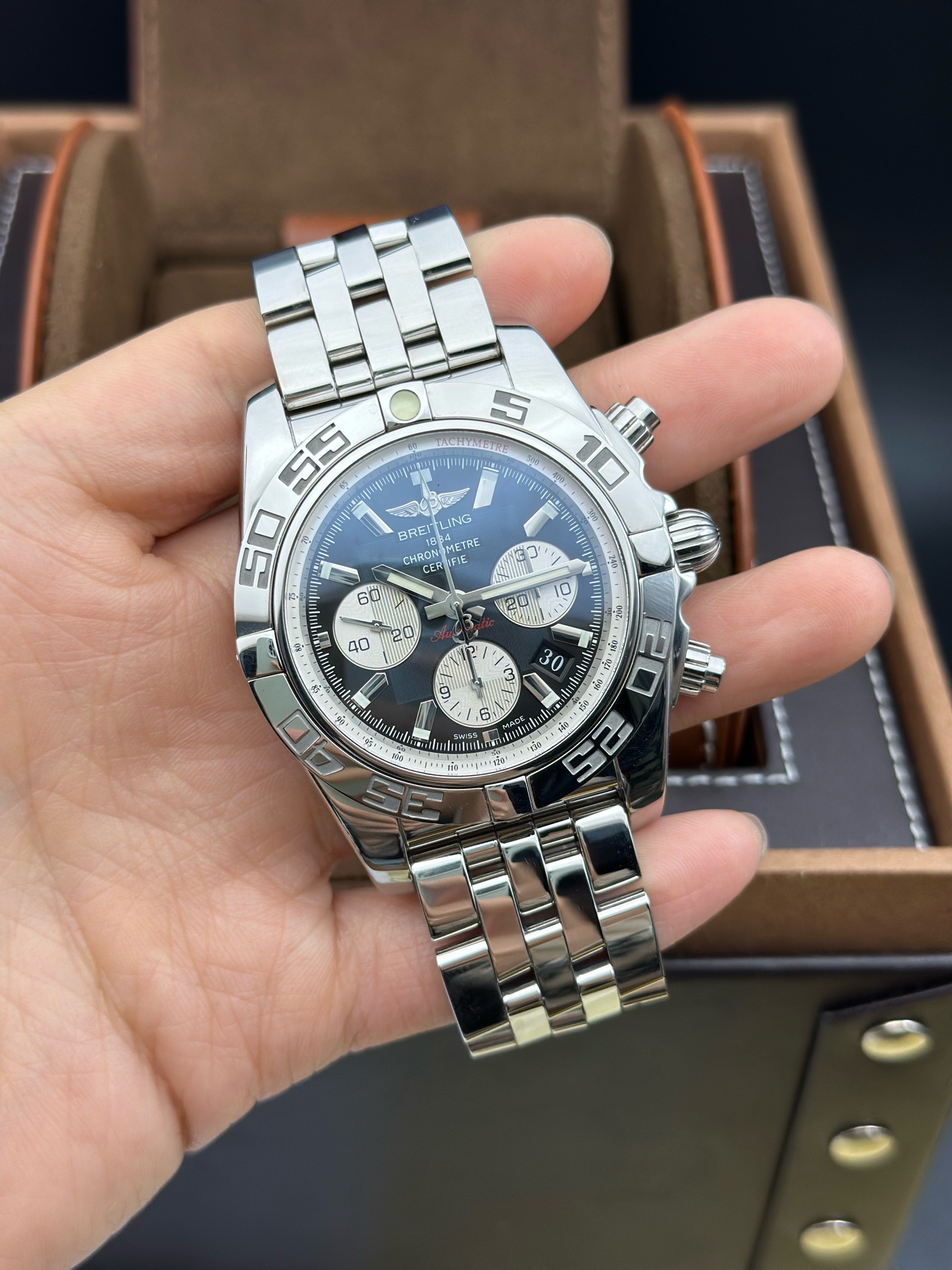 Breitling AB011012.B967.375A detail 1