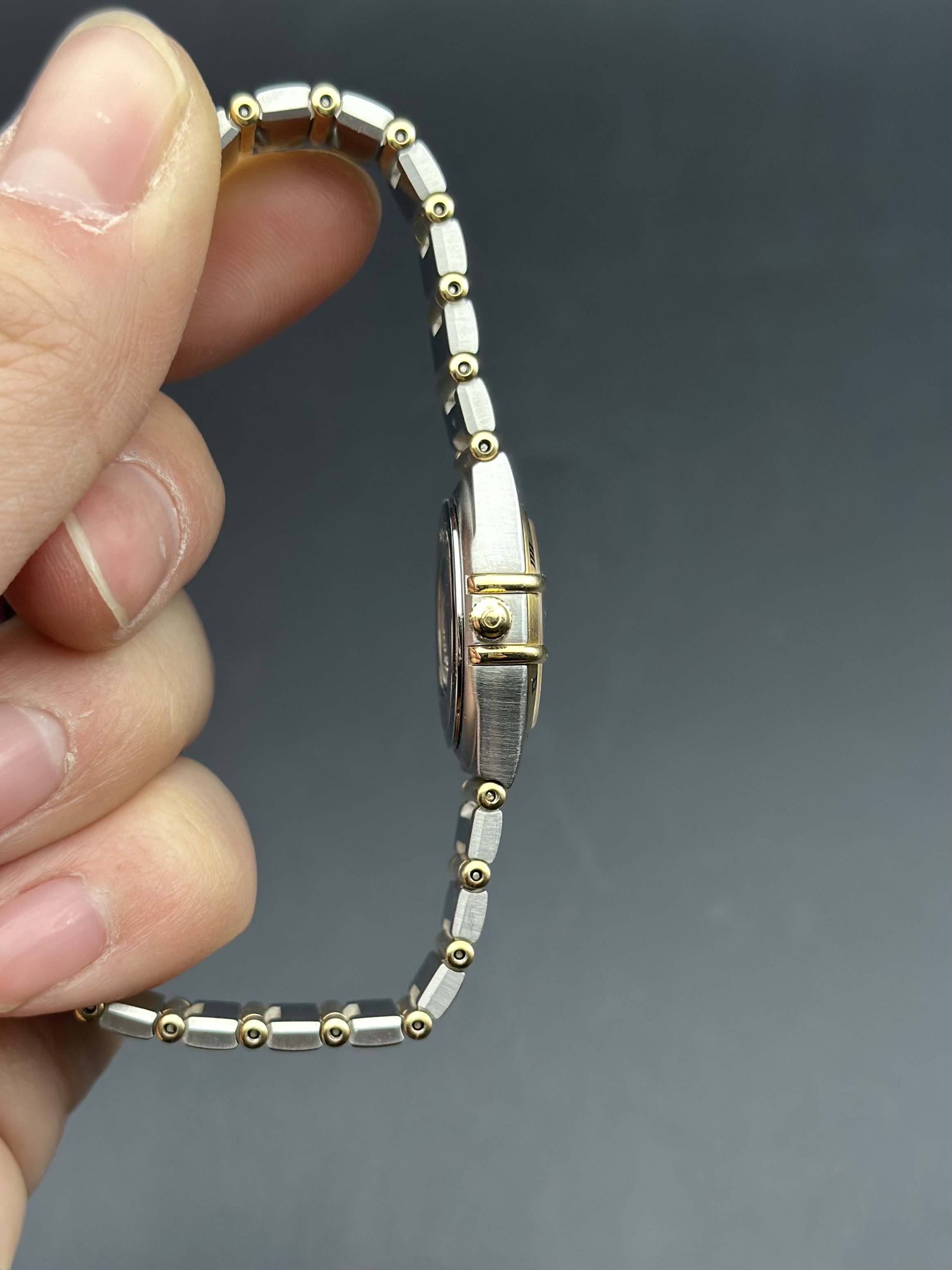Omega 1262.15.00 detail 4