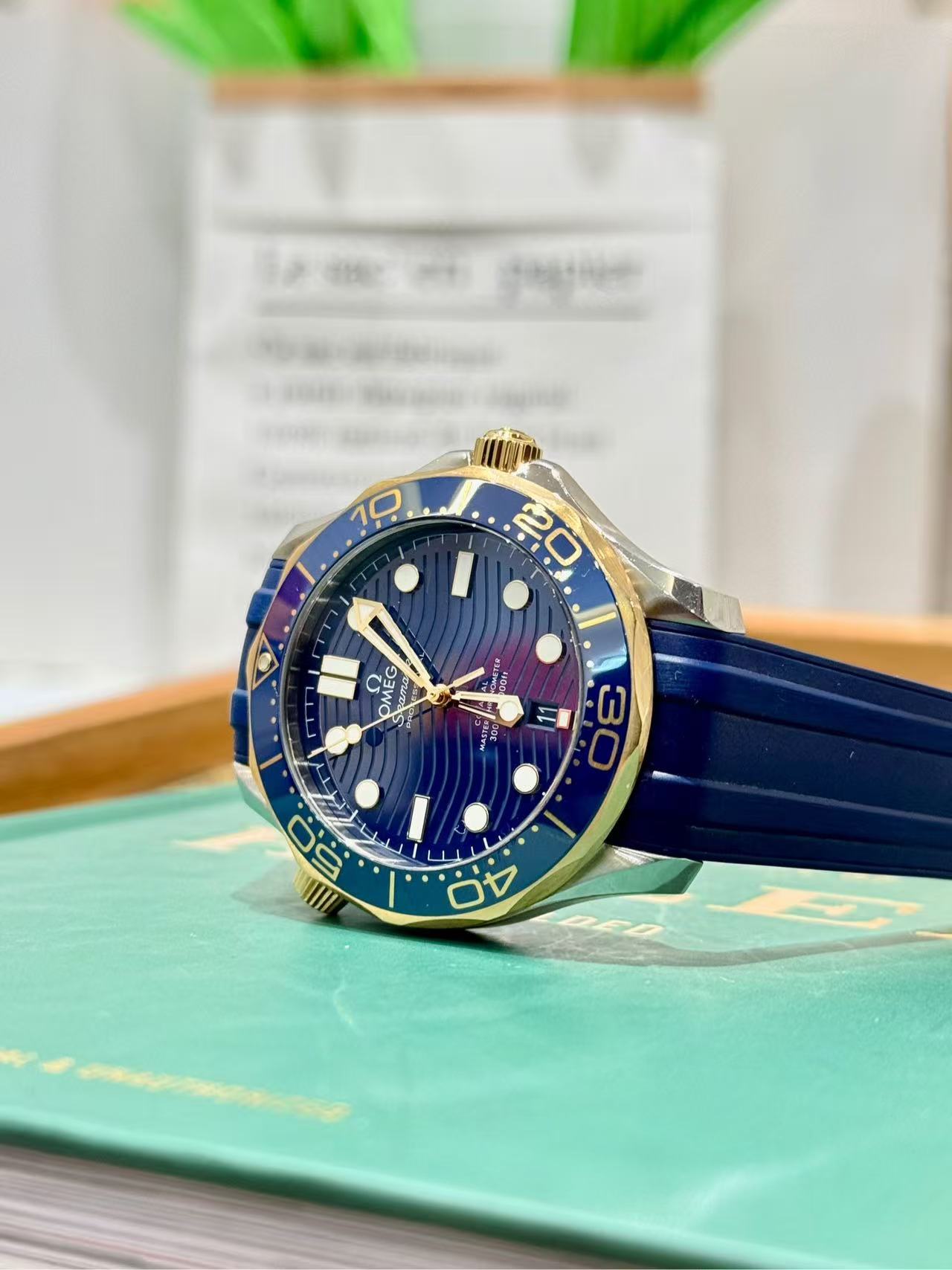 Omega 210.22.42.20.03.001 detail 2