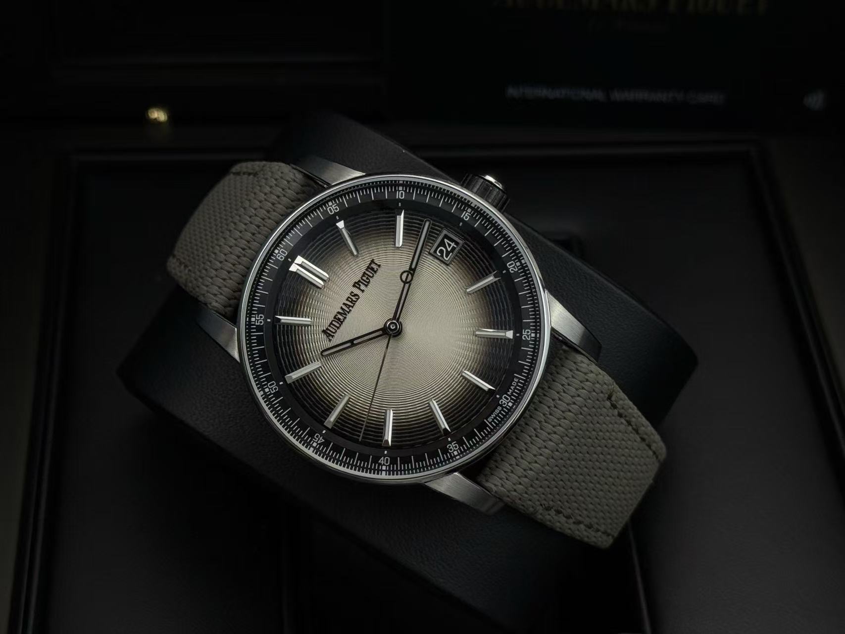 Audemars Piguet 15210QT detail 1