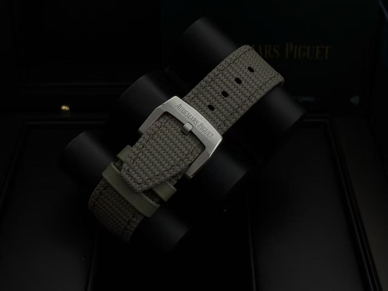 Audemars Piguet 15210QT detail 3