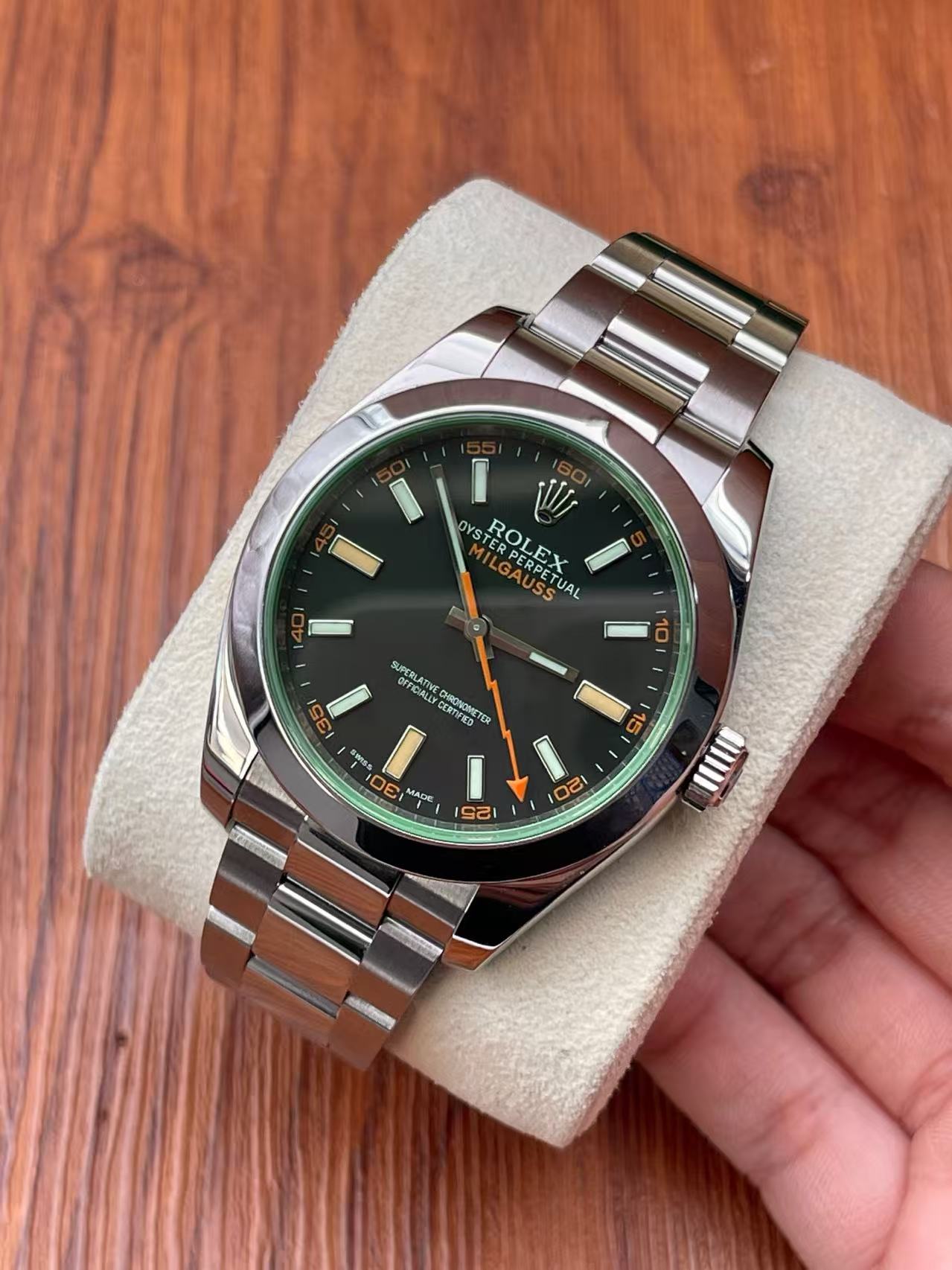 Rolex m116400gv-0001 detail 1