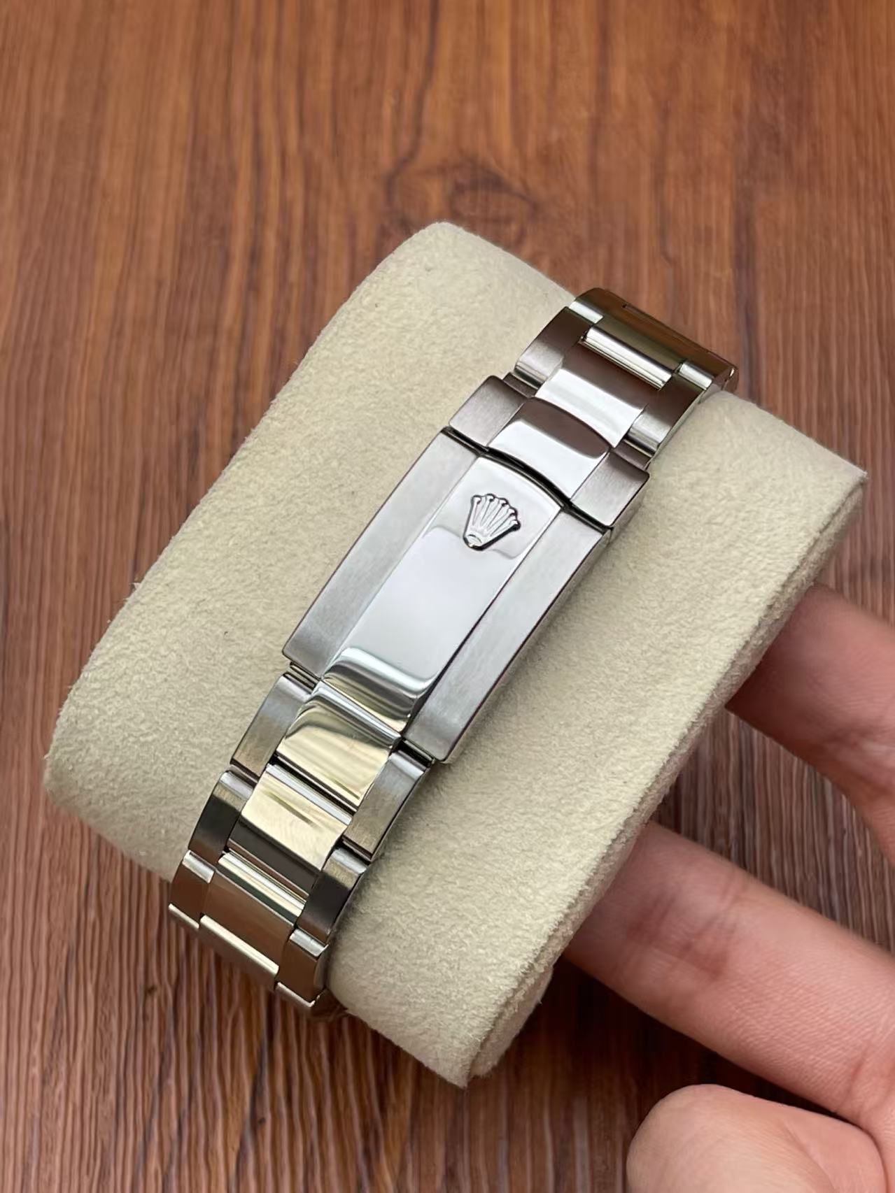 Rolex m116400gv-0001 detail 4