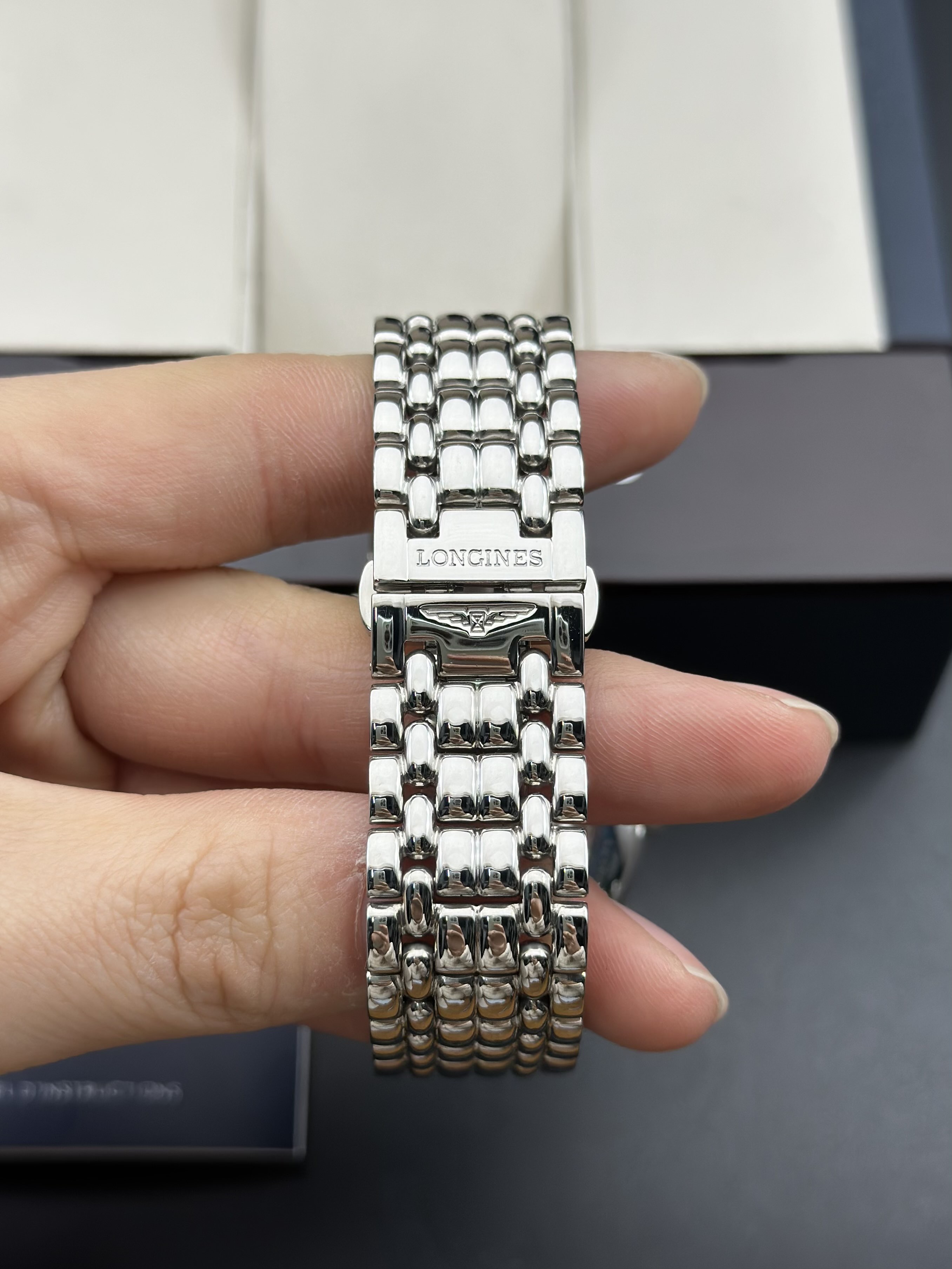 Longines L4.805.4.11.6 detail 3