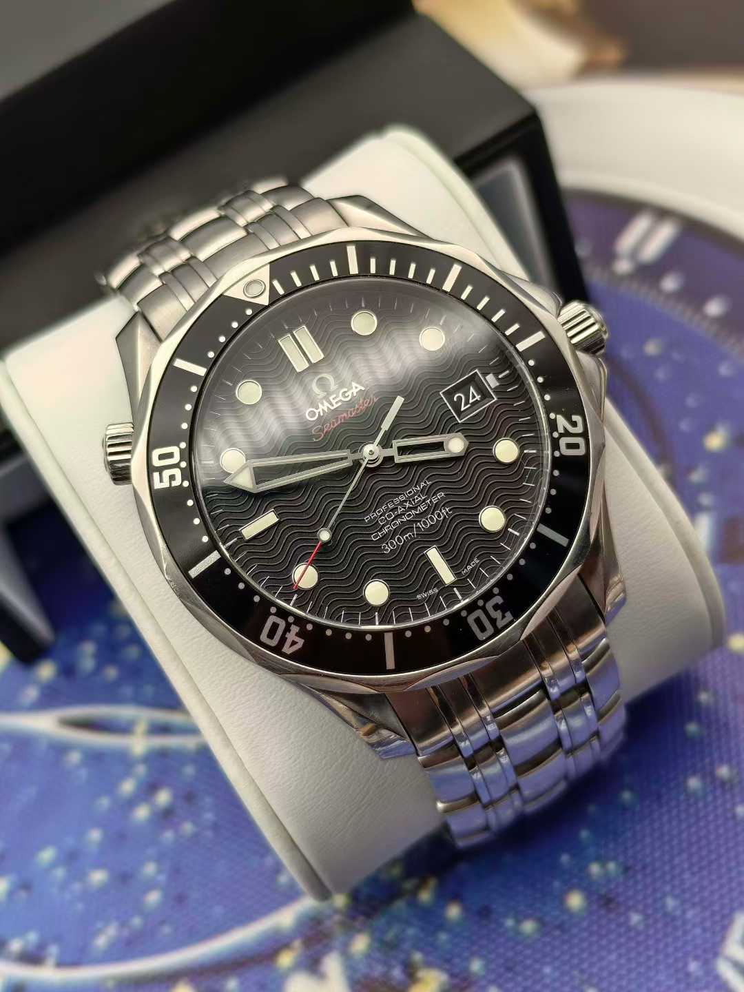 Omega 212.30.41.20.01.002 detail 2