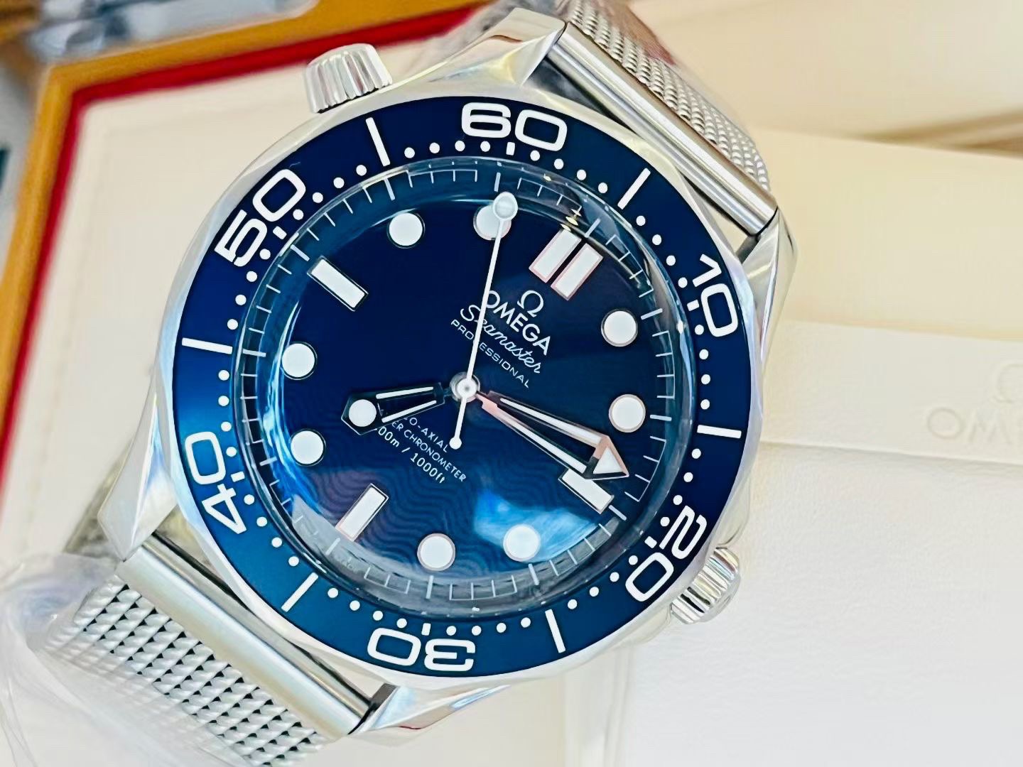 Omega 210.30.42.20.03.002 detail 1