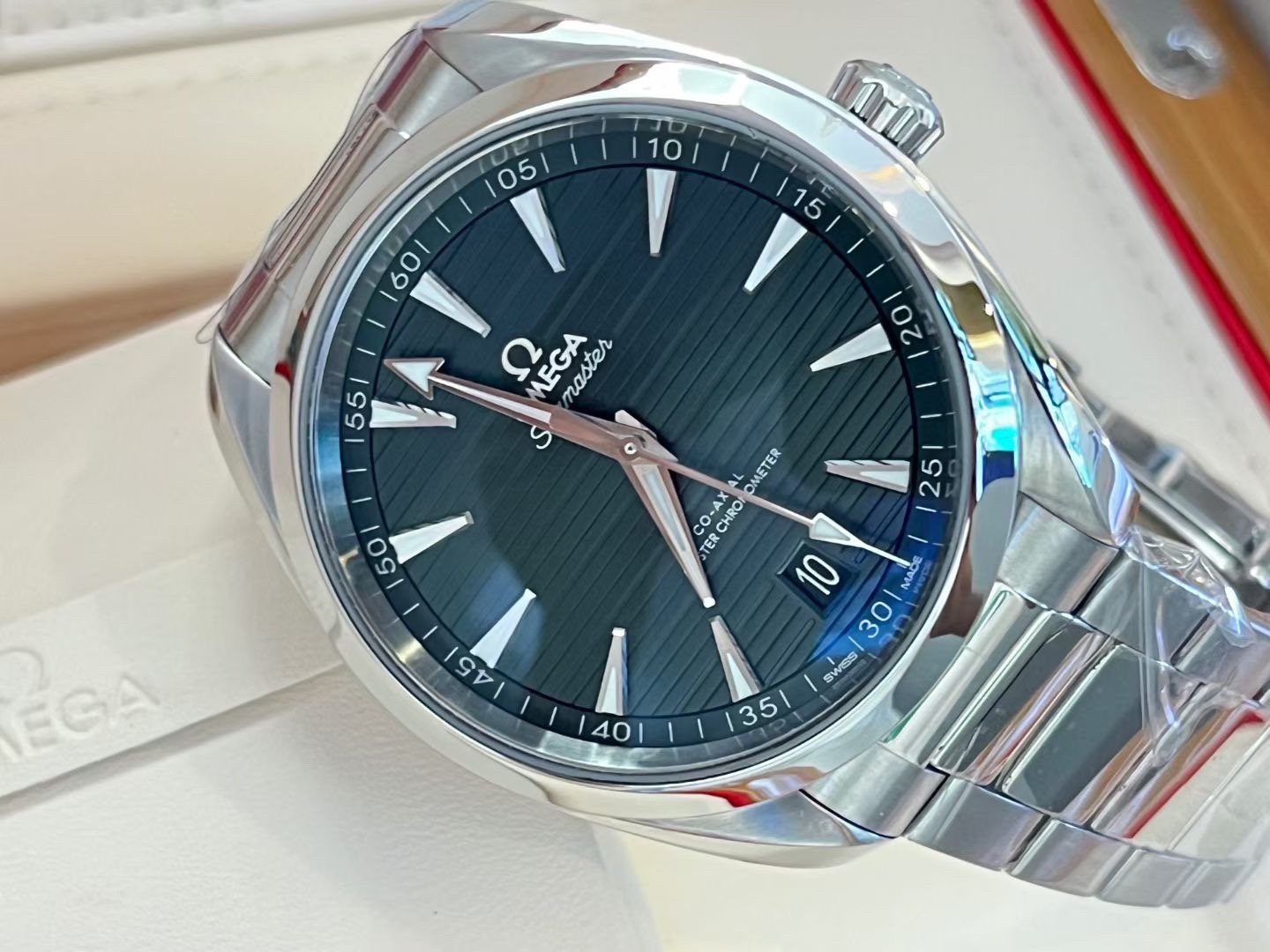 Omega 220.10.41.21.10.001 detail 4