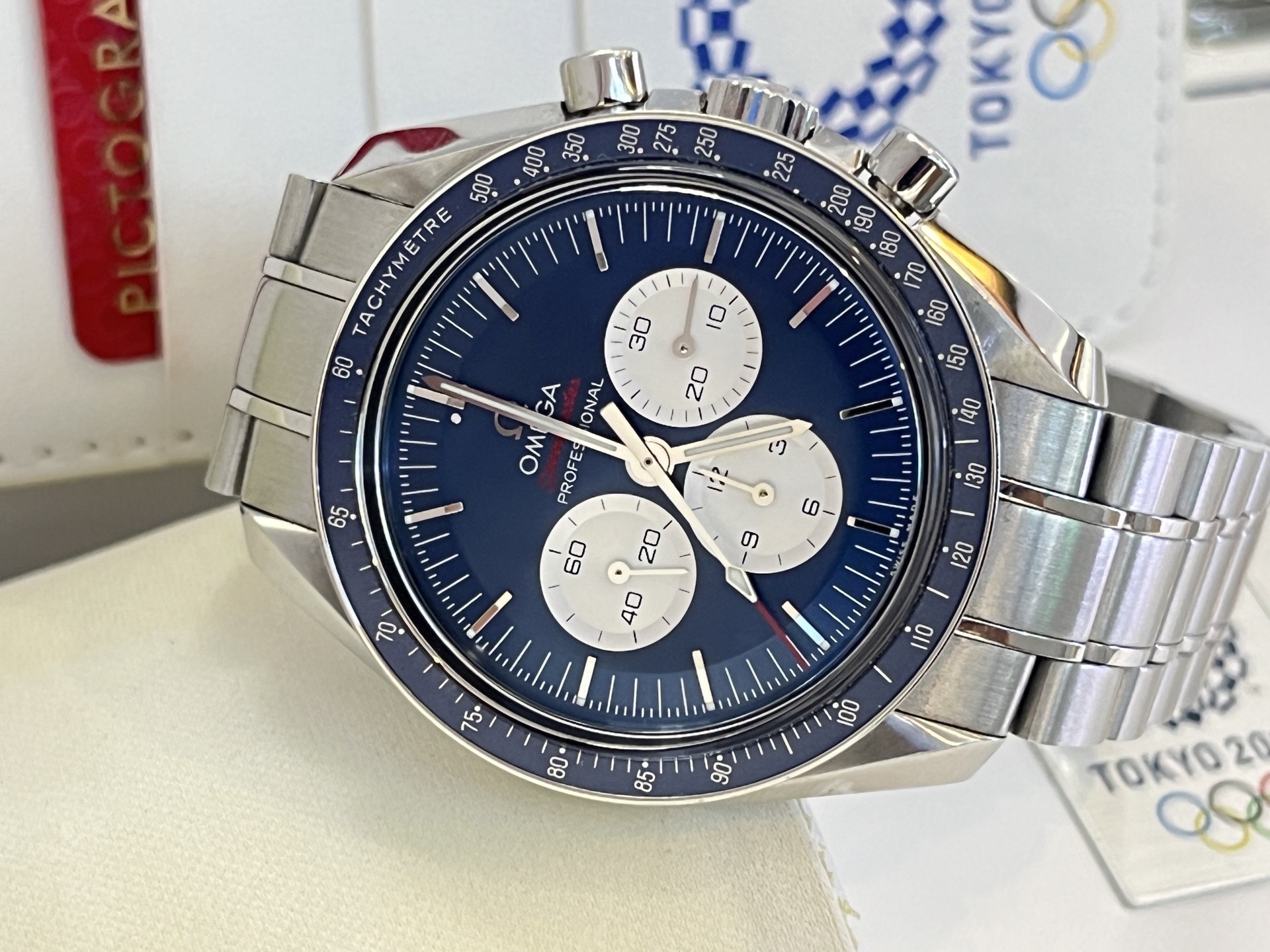 Omega 522.30.42.30.03.001 detail 4