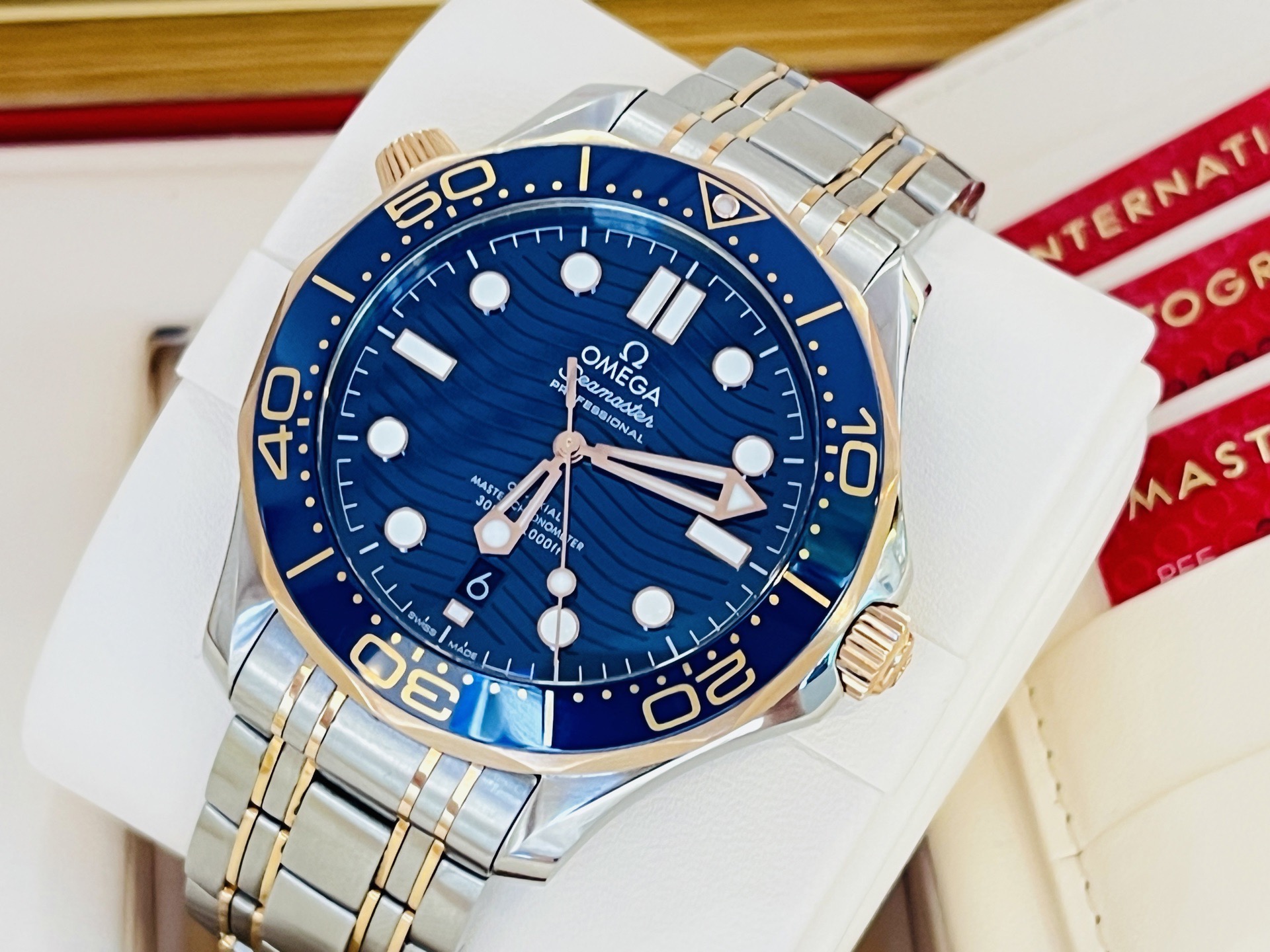 Omega 210.20.42.20.03.002 detail 4