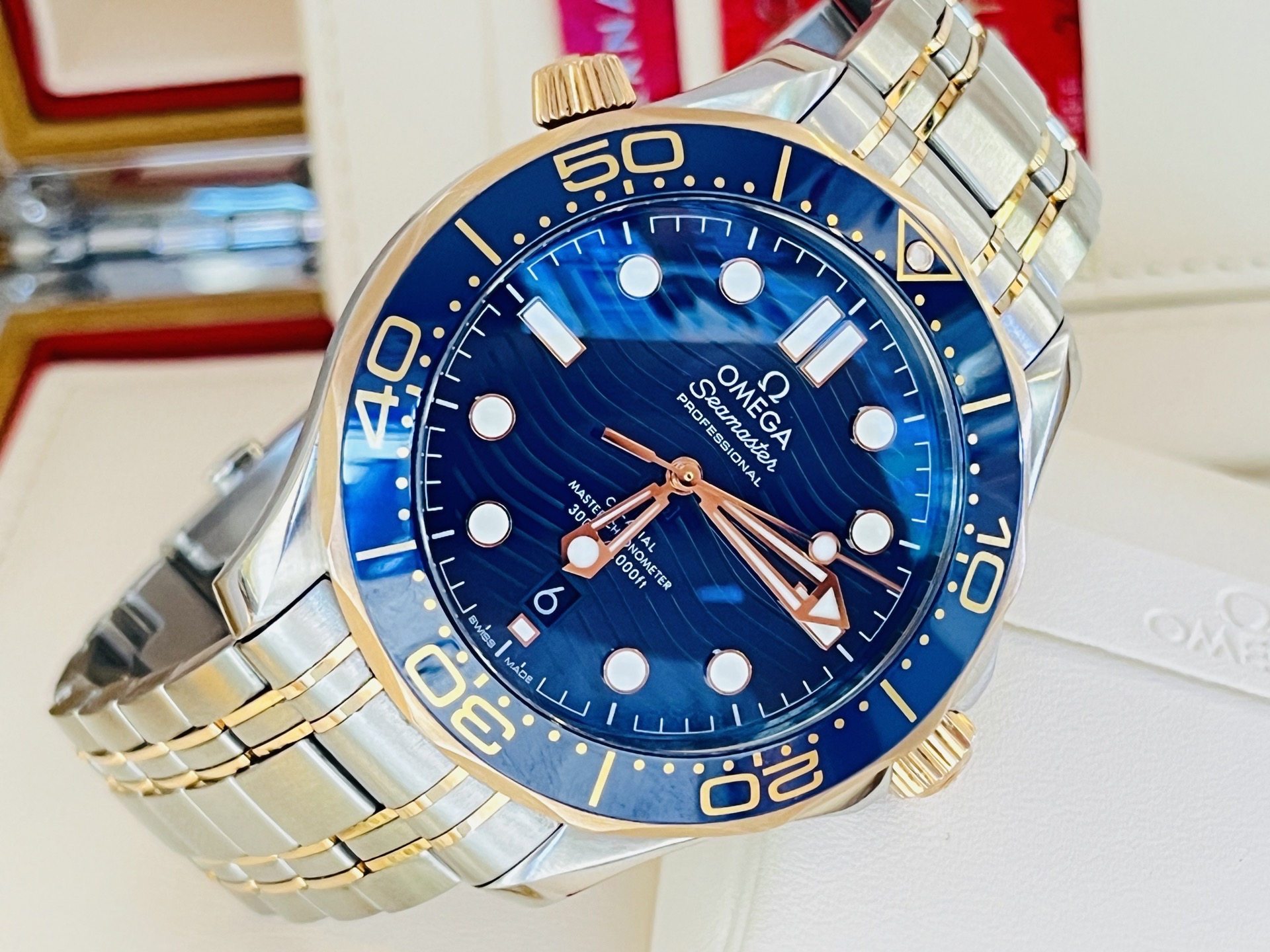 Omega 210.20.42.20.03.002 detail 1