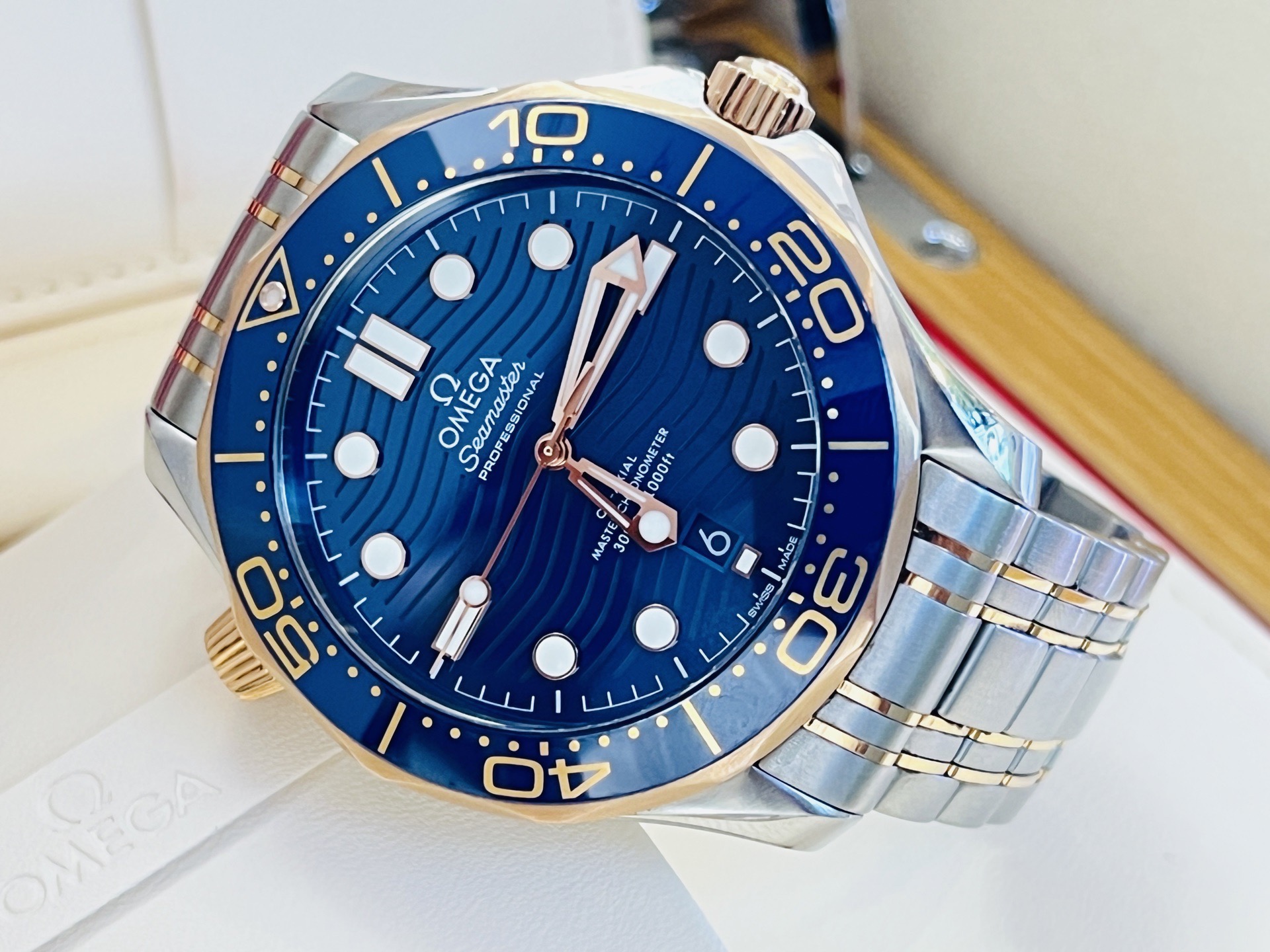 Omega 210.20.42.20.03.002 detail 2
