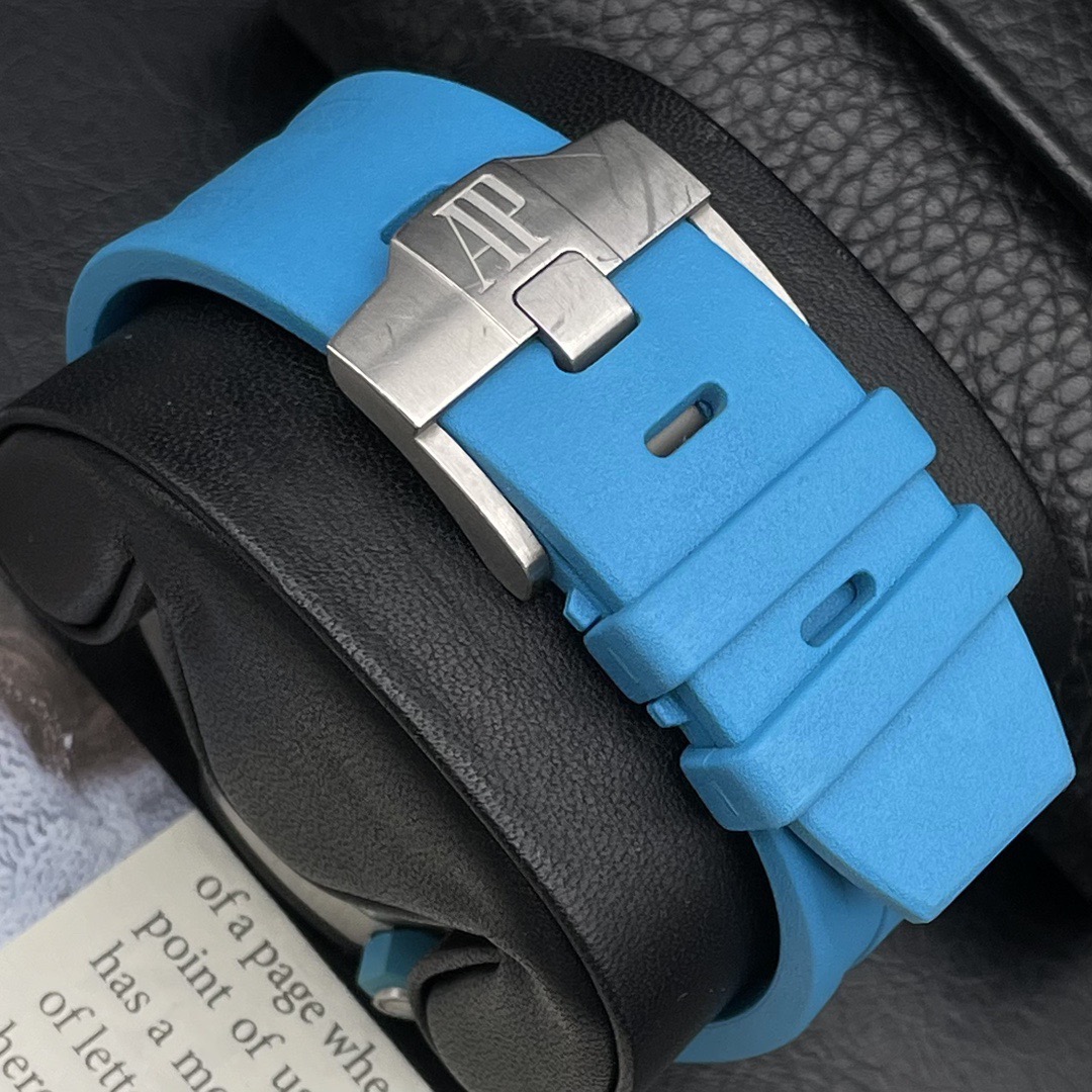 Audemars Piguet 15710ST.OO.A032CA.01 detail 2