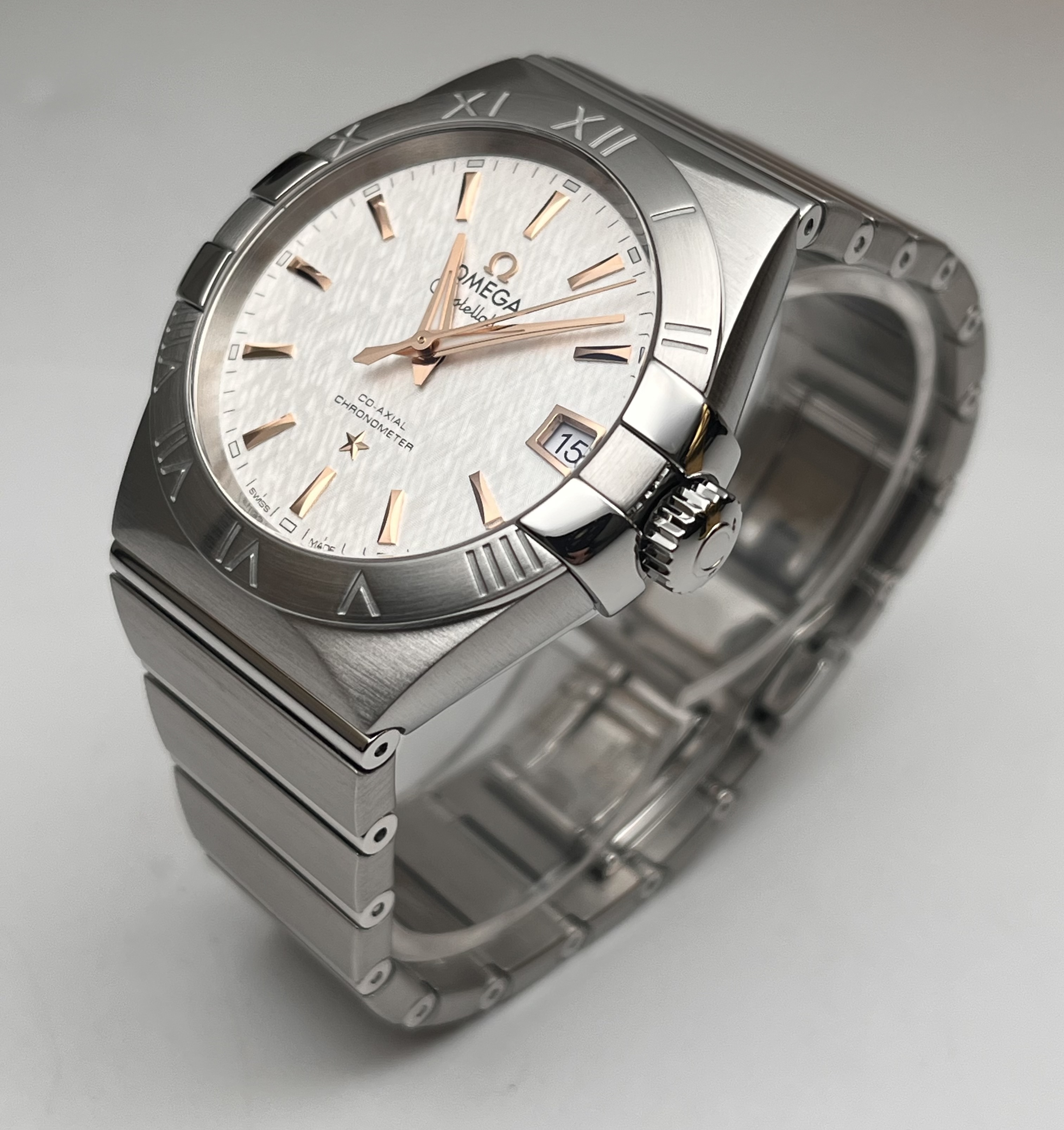 Omega 123.10.38.21.02.002 detail 2