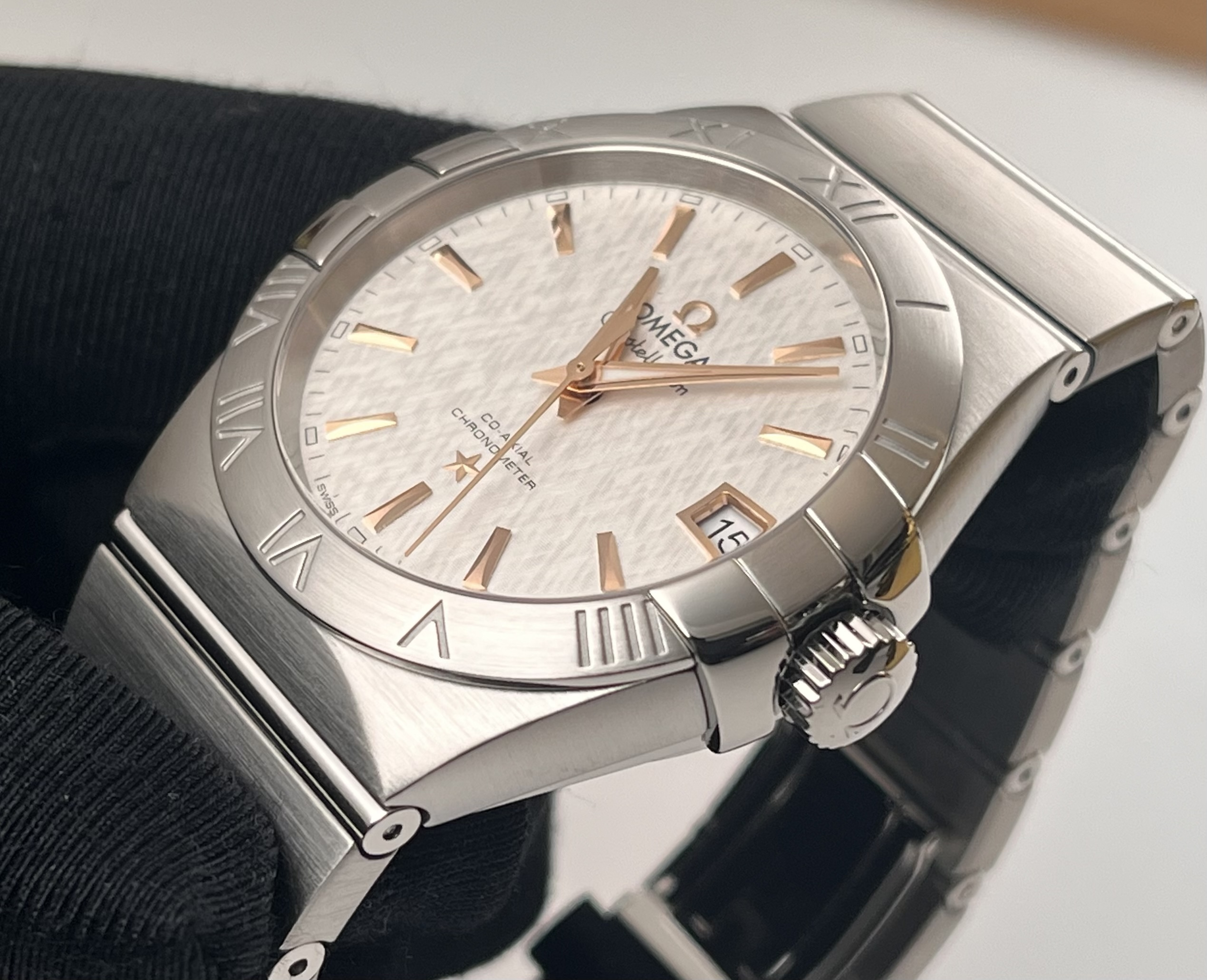 Omega 123.10.38.21.02.002 detail 3