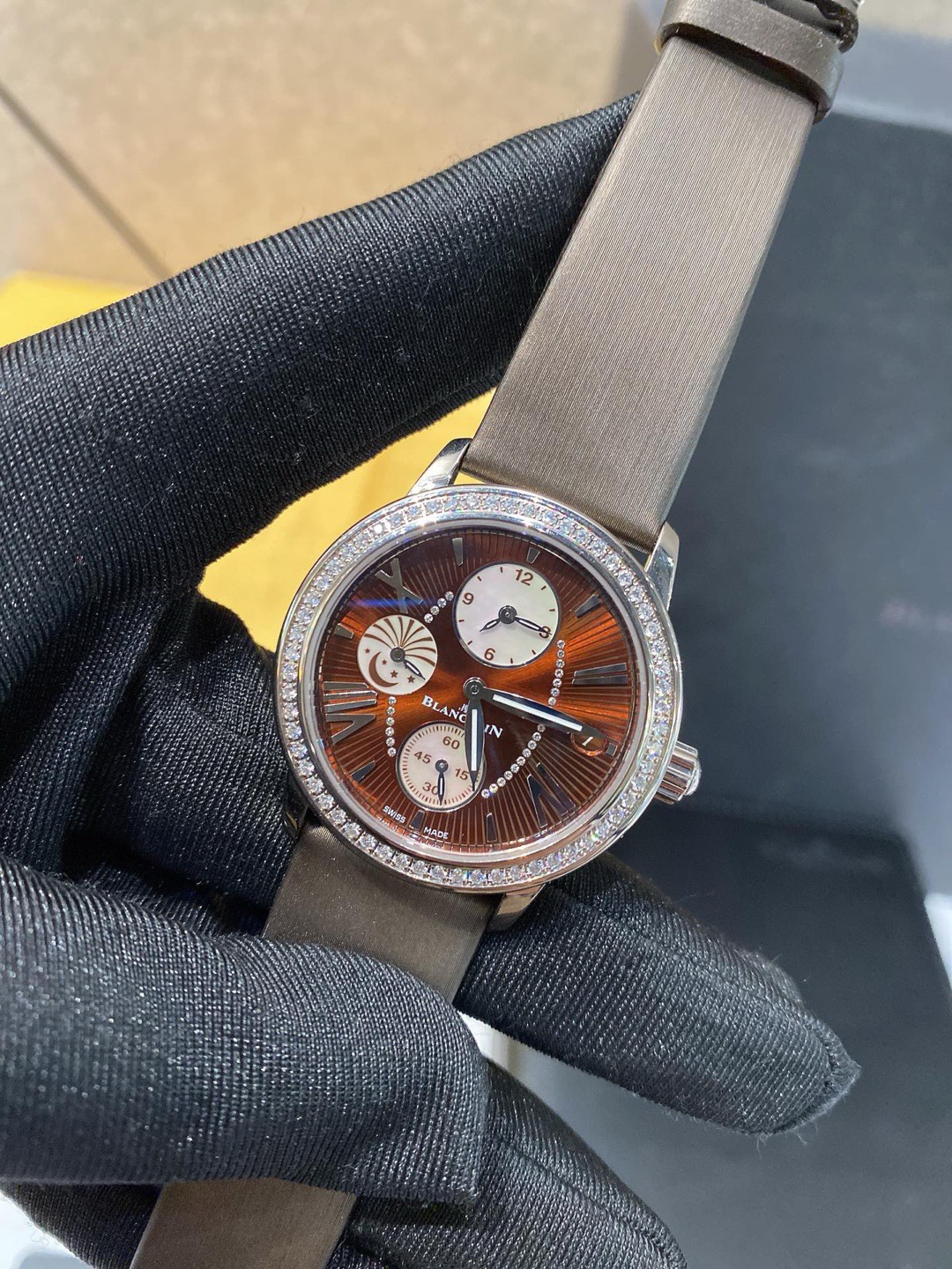 Blancpain 3760-1946-52B detail 1