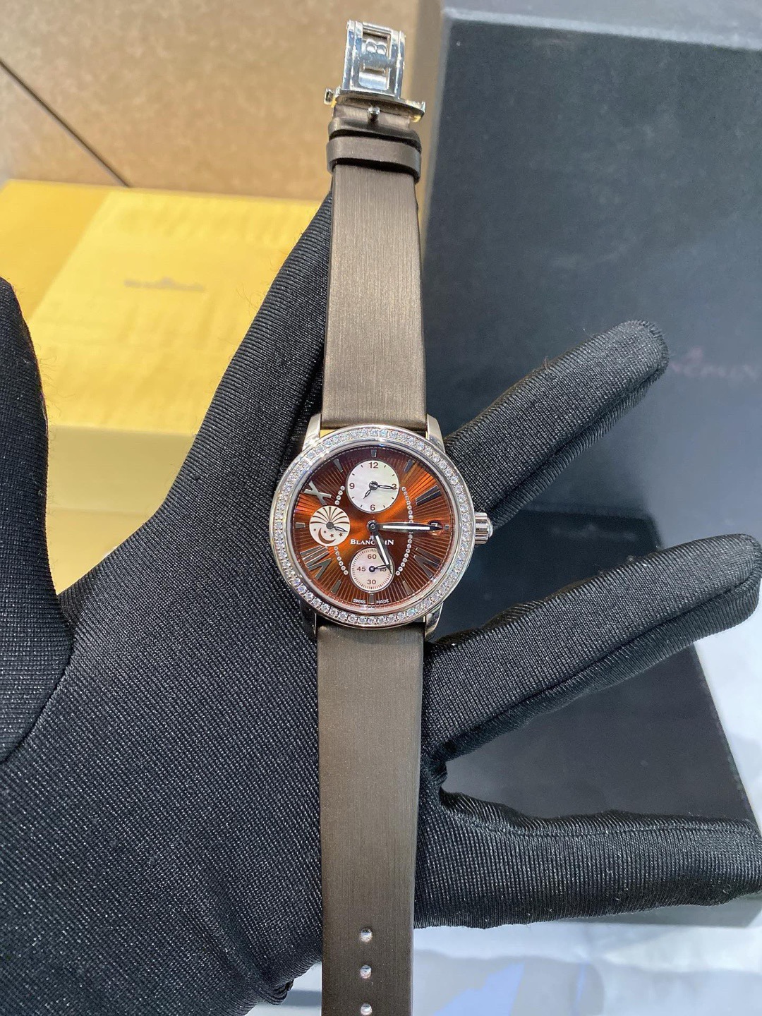 Blancpain 3760-1946-52B detail 2