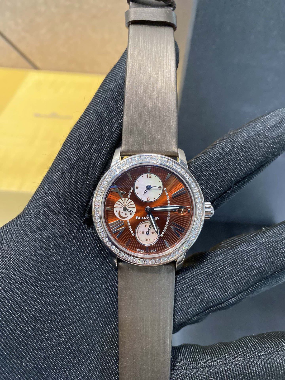 Blancpain 3760-1946-52B detail 4