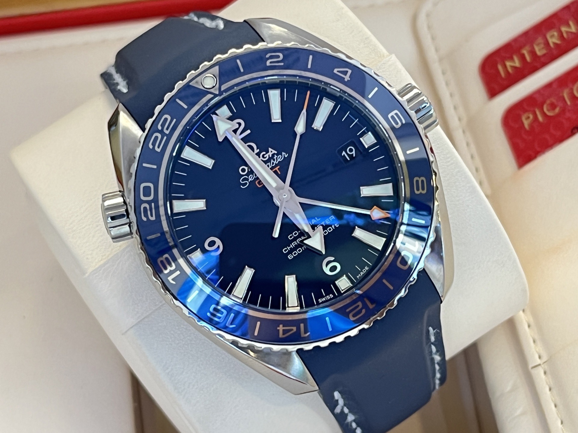Omega 232.92.44.22.03.001 detail 2