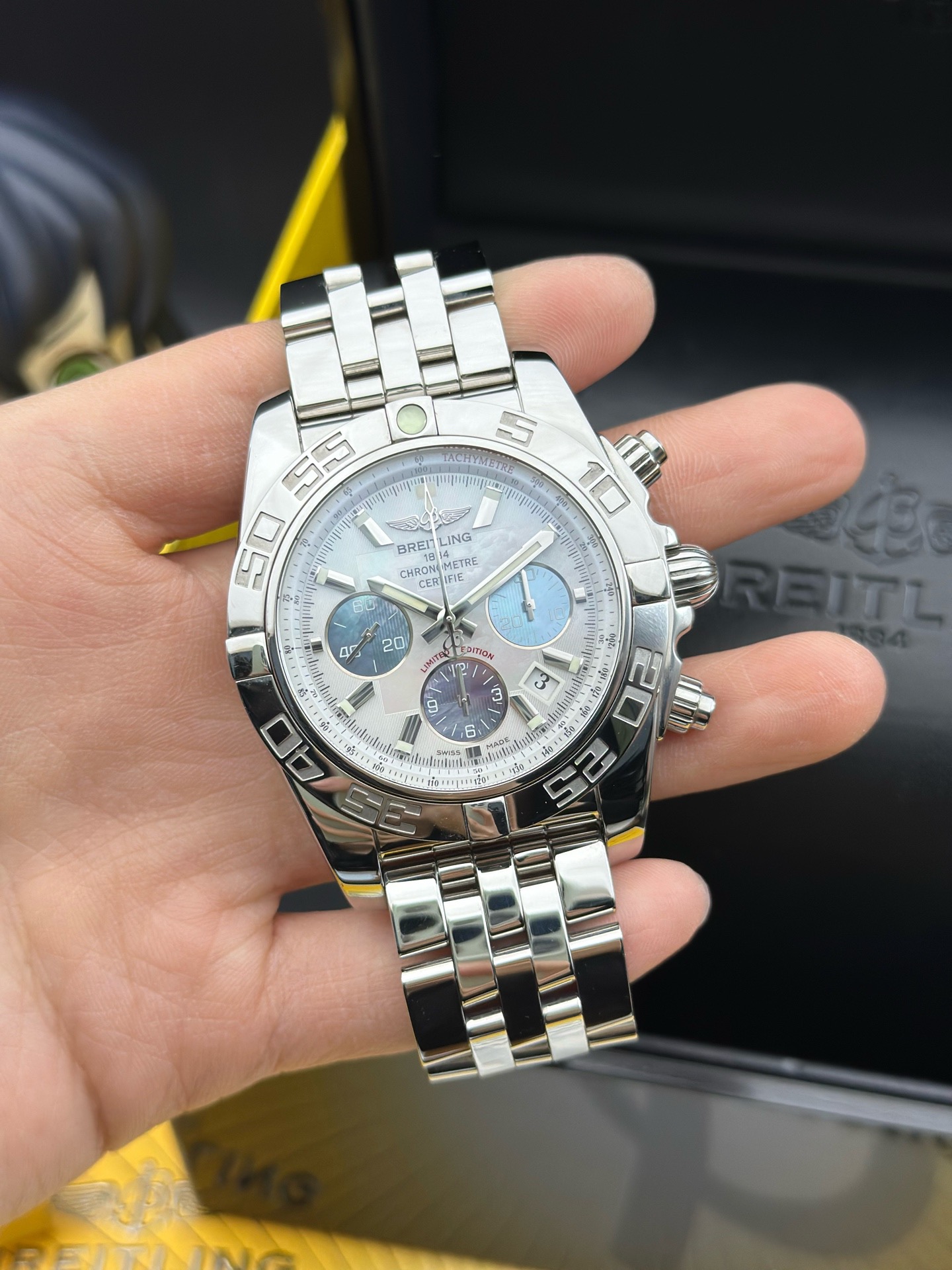 Breitling AB0110U5 / A727 detail 1