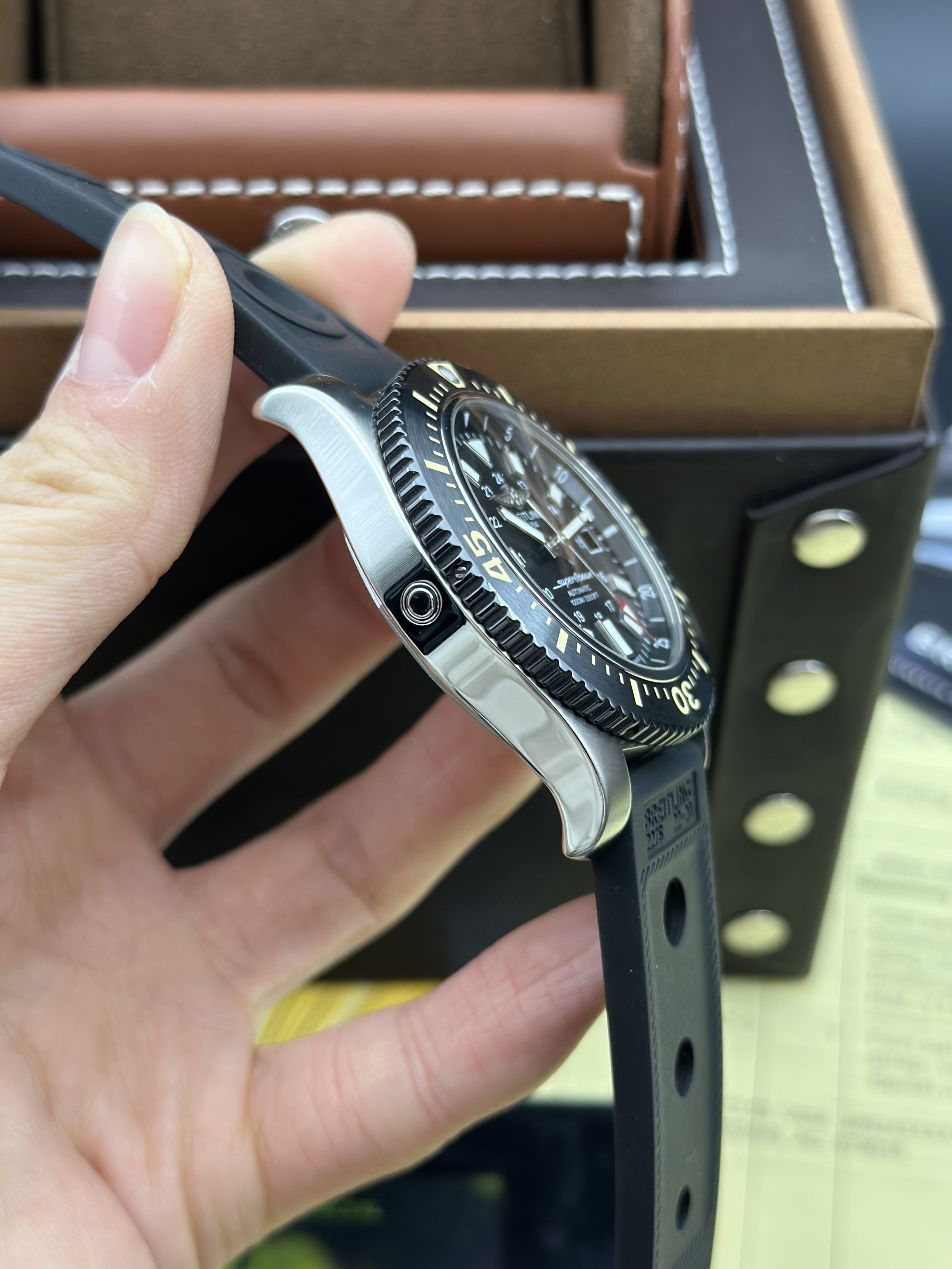 Breitling Y1739310 / BF45 detail 2