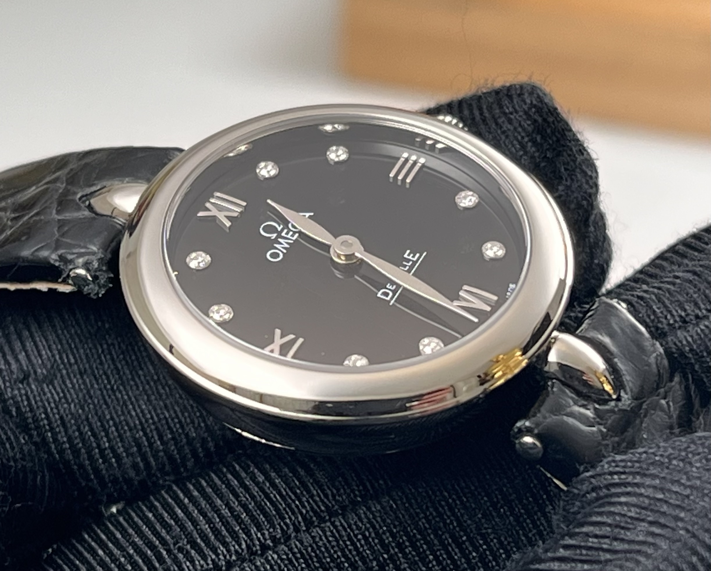 Omega 424.13.27.60.51.001 detail 2