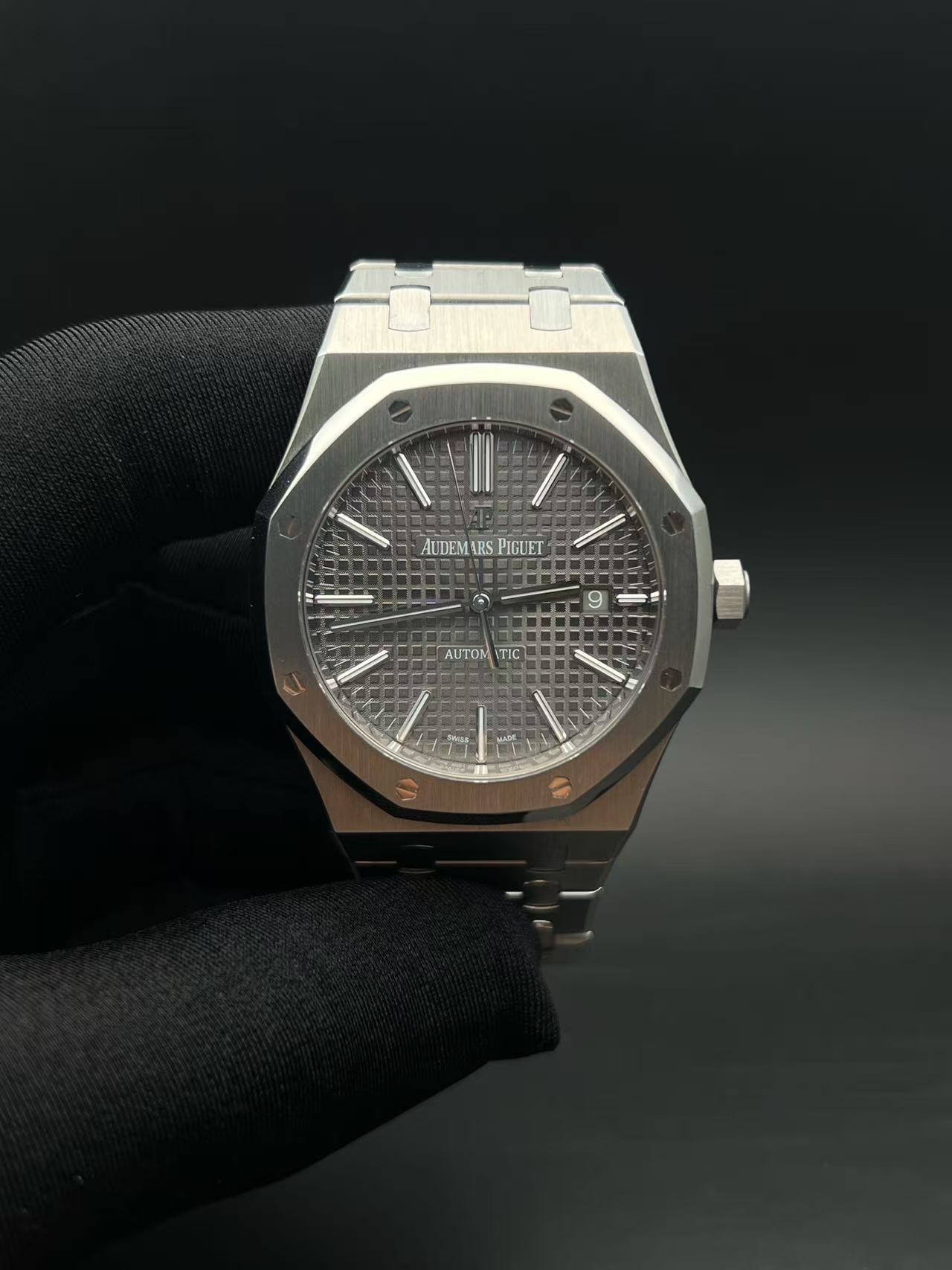 Audemars Piguet 15400ST detail 5
