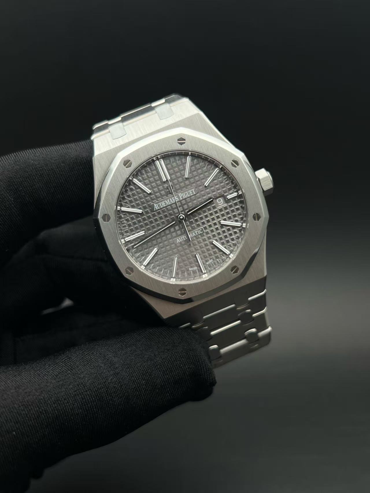 Audemars Piguet 15400ST detail 6