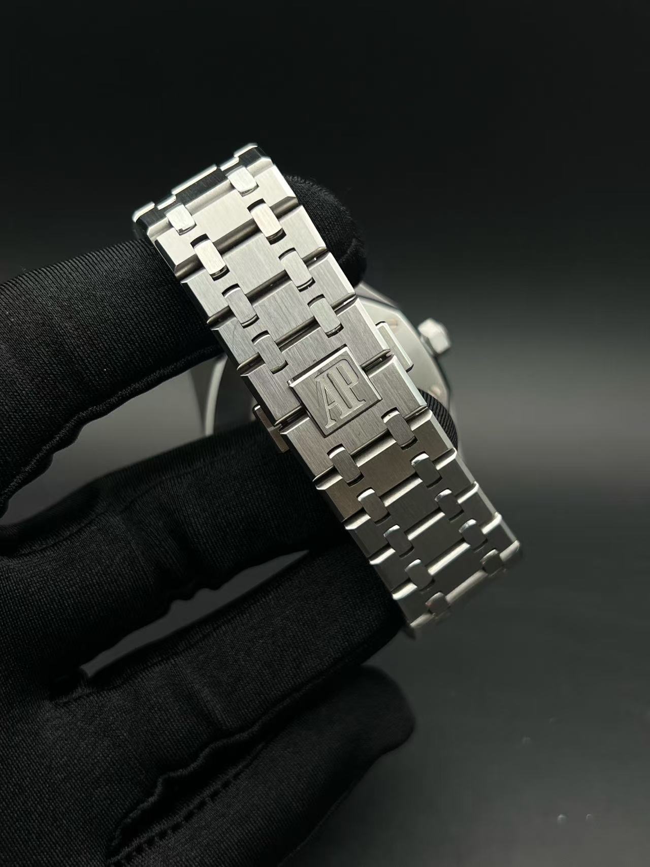 Audemars Piguet 15400ST detail 7