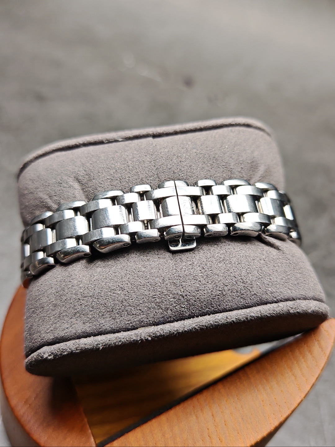 Carl F. Bucherer 10703 detail 8
