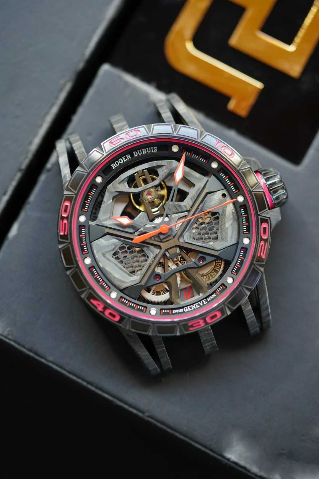 Roger Dubuis RDDBEX0784 detail 4
