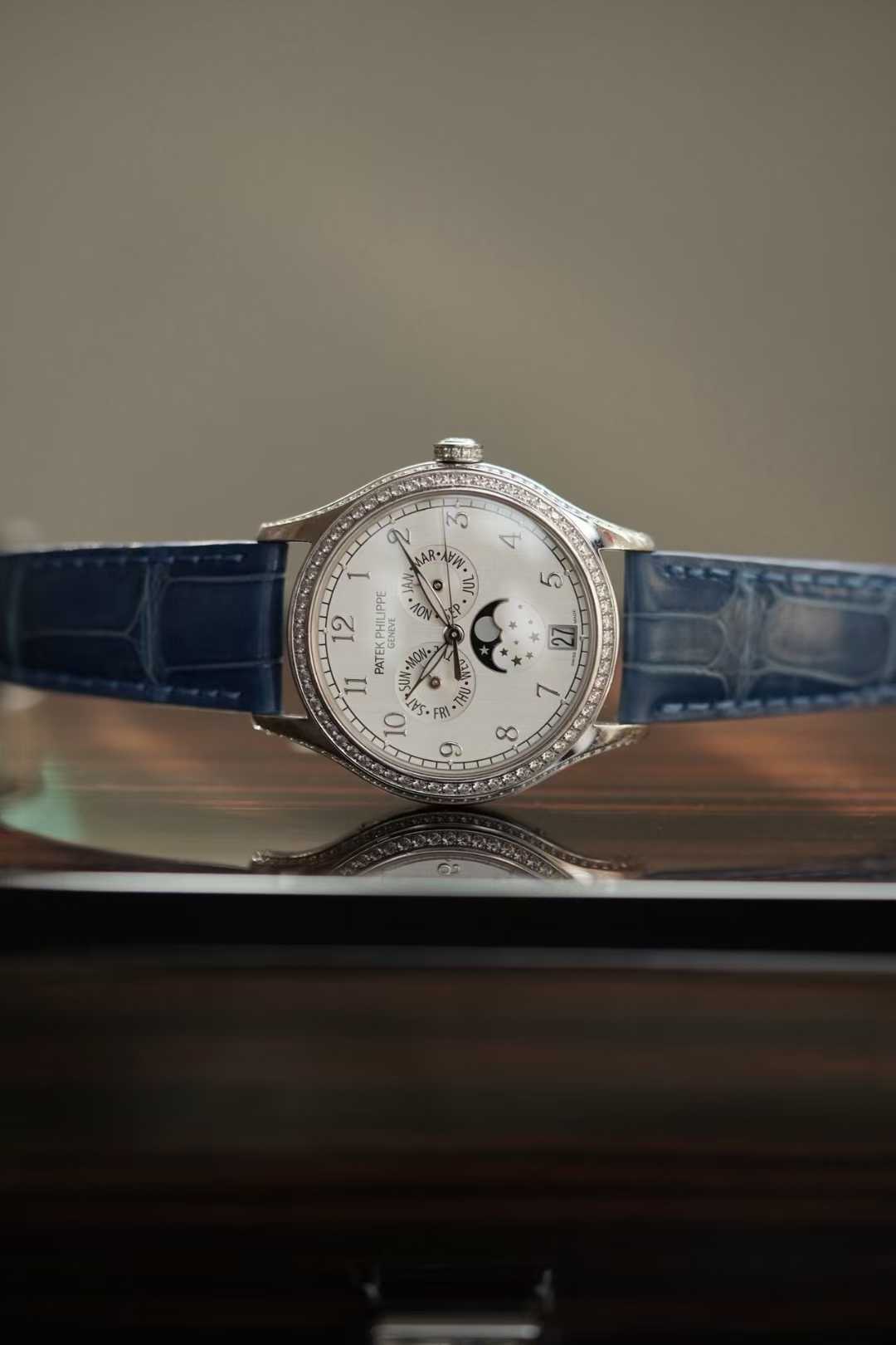 Patek Philippe 4947G detail 1