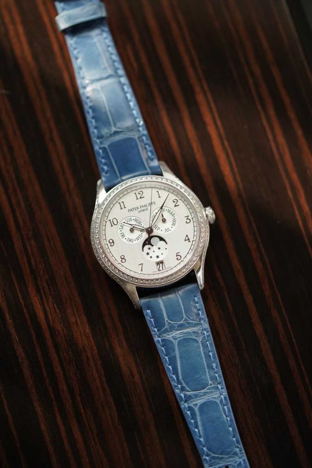 Patek Philippe 4947G detail 2