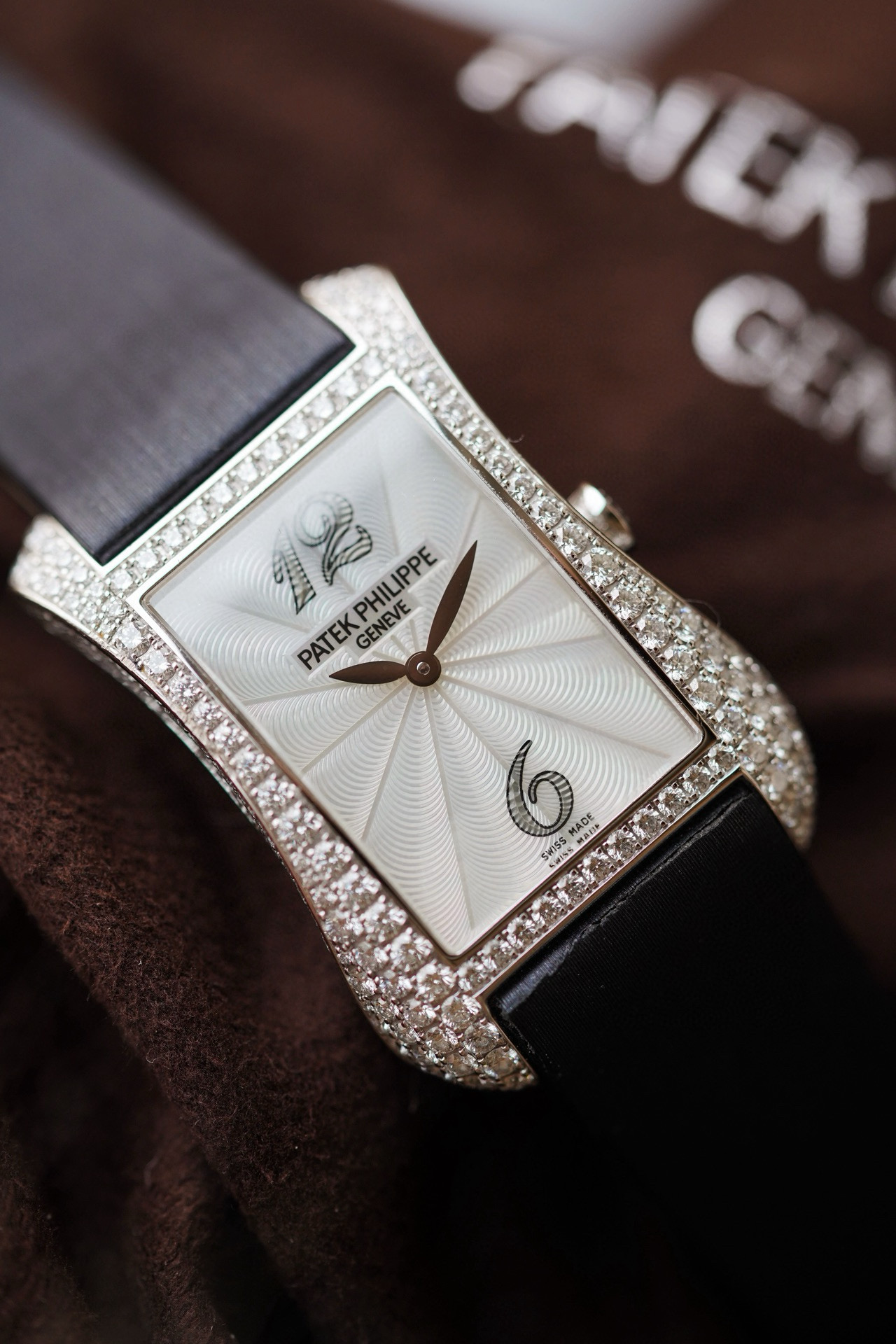 Patek Philippe 4973G detail 5