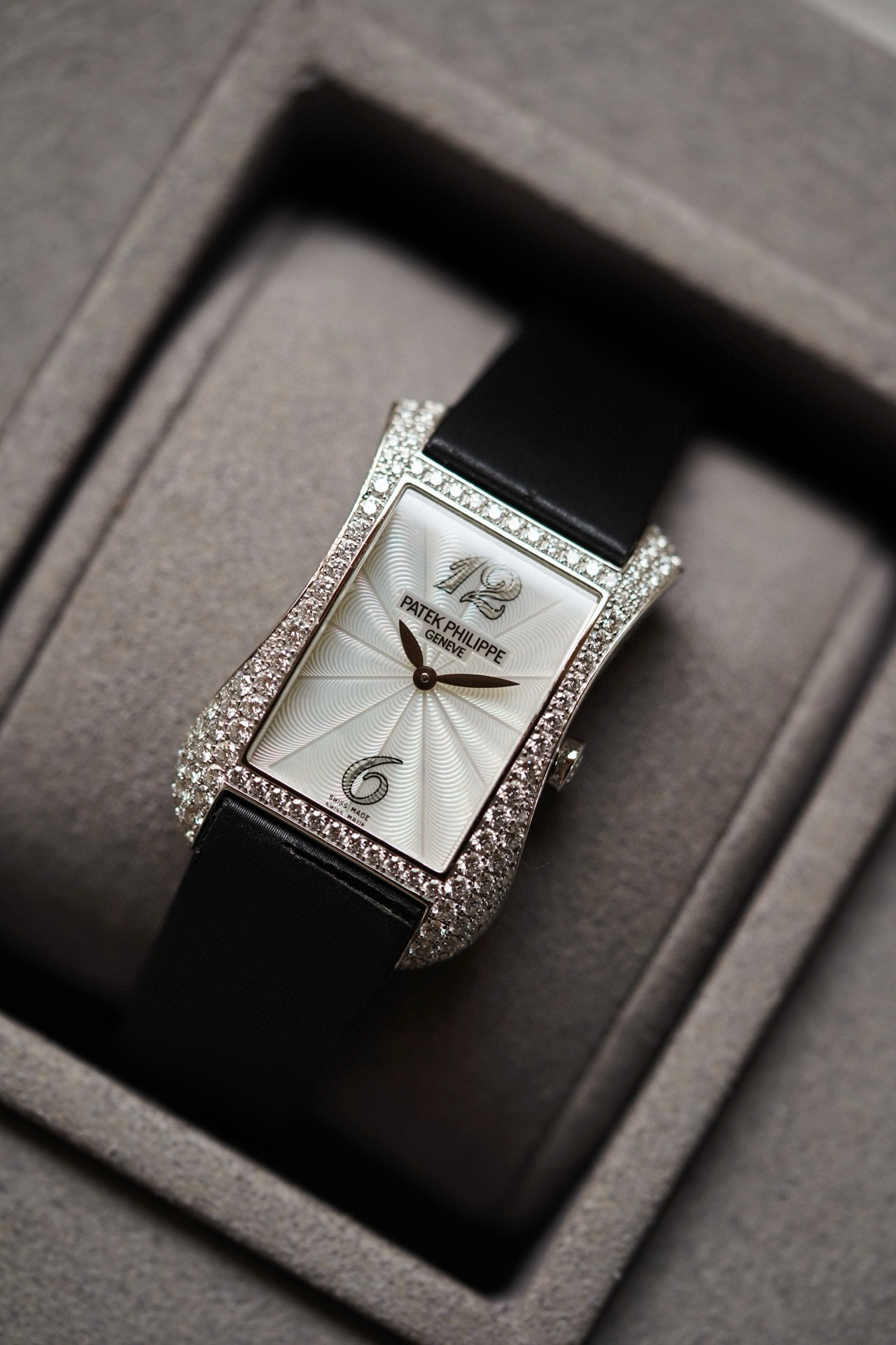Patek Philippe 4973G detail 7