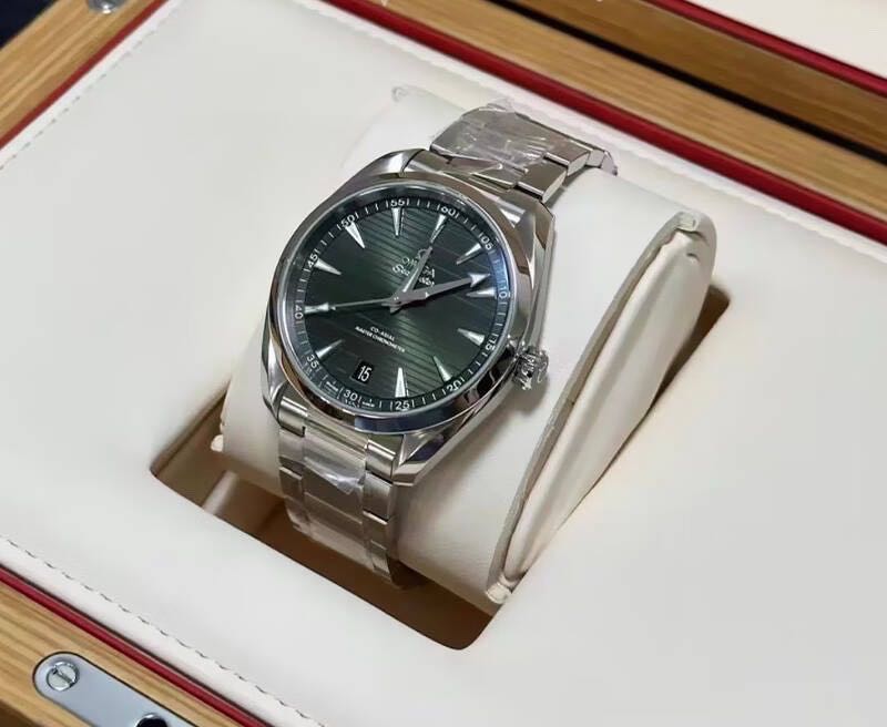 Omega 220.10.41.21.10.001