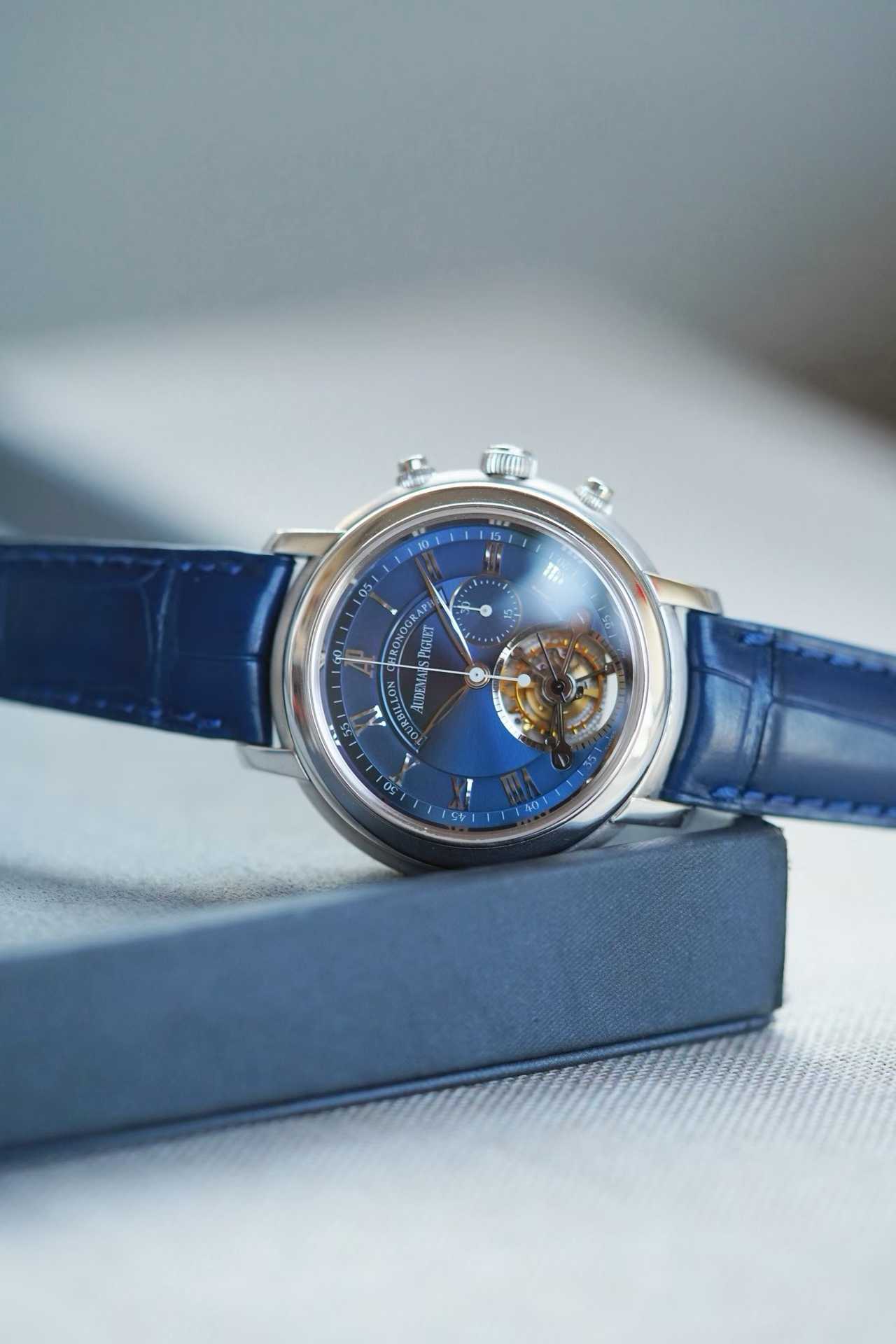 Audemars Piguet 25909BC detail 1