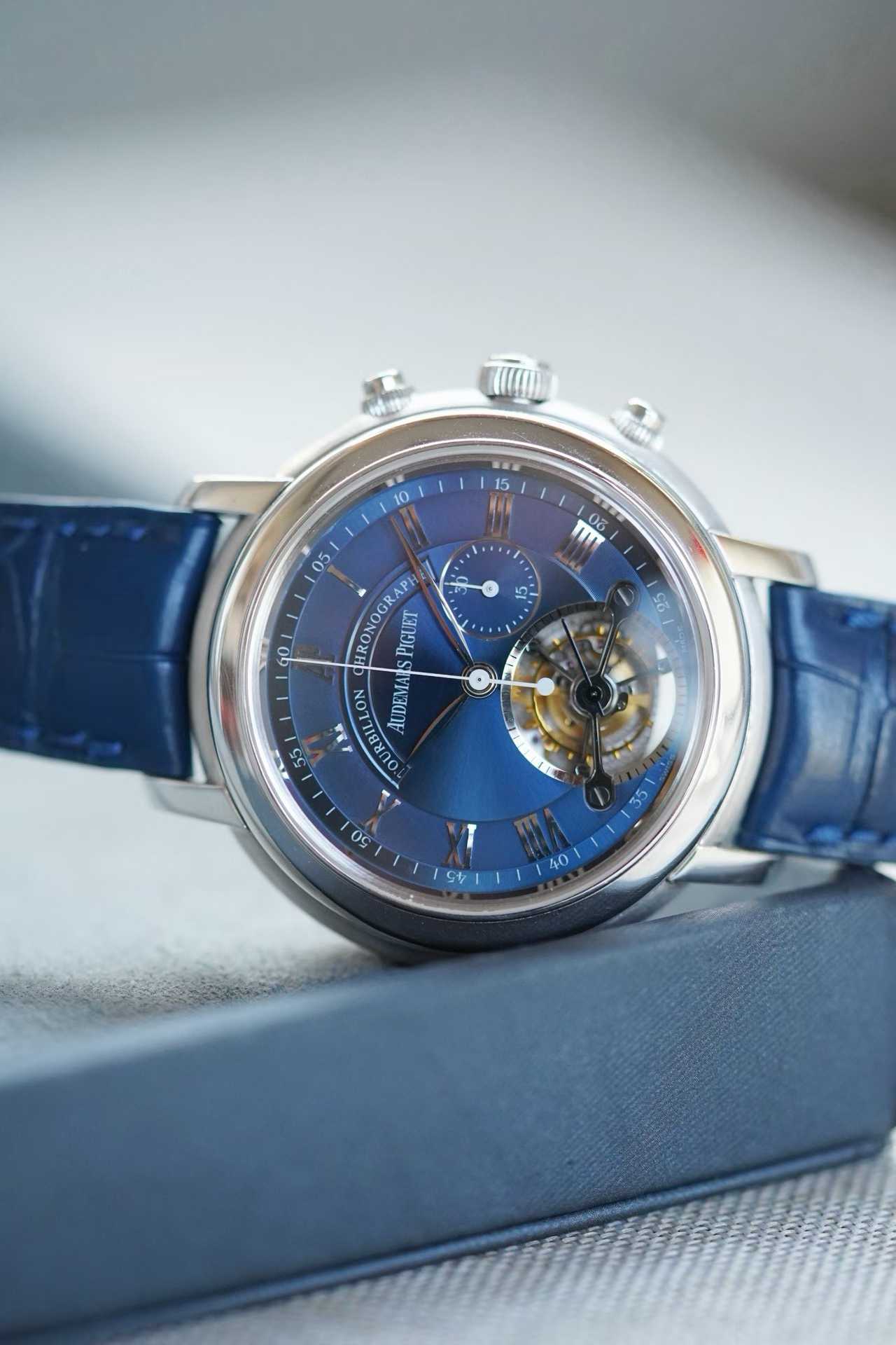 Audemars Piguet 25909BC detail 4