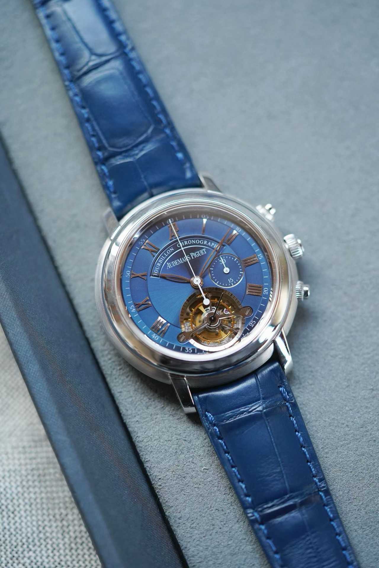 Audemars Piguet 25909BC detail 5