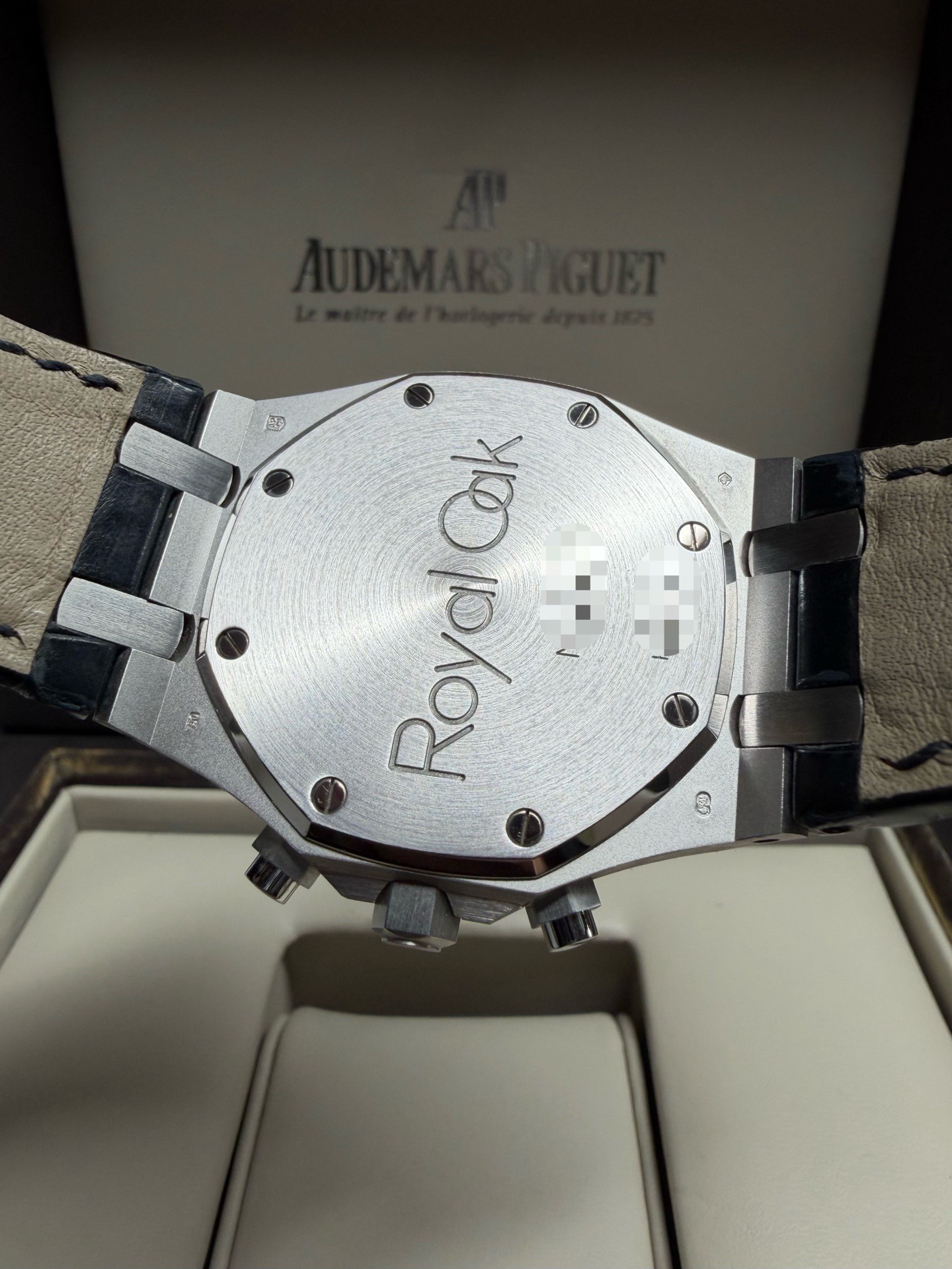 Audemars Piguet 26022BC detail 5